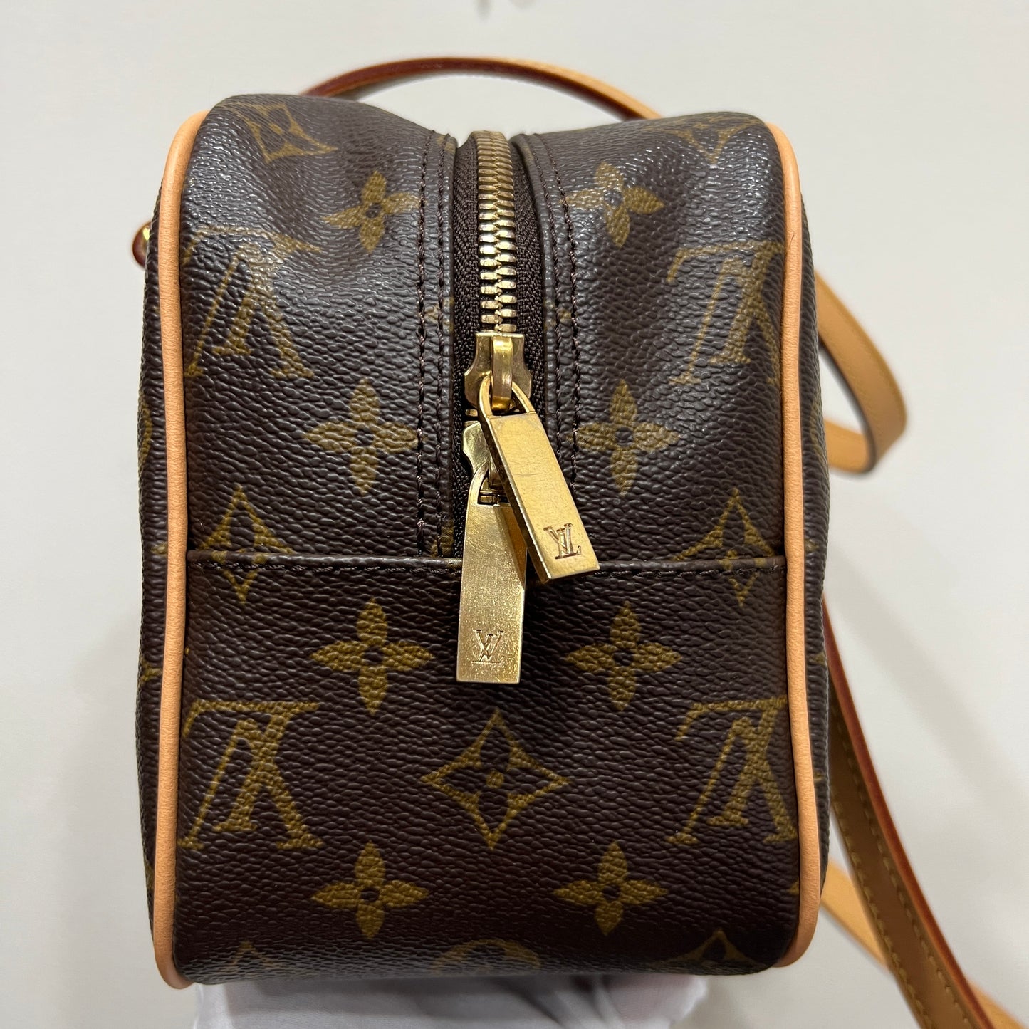 LOUIS VUITTON Cite MM
