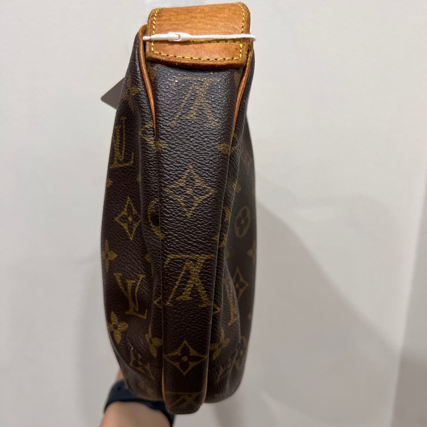 LOUIS VUITTON Croissant MM