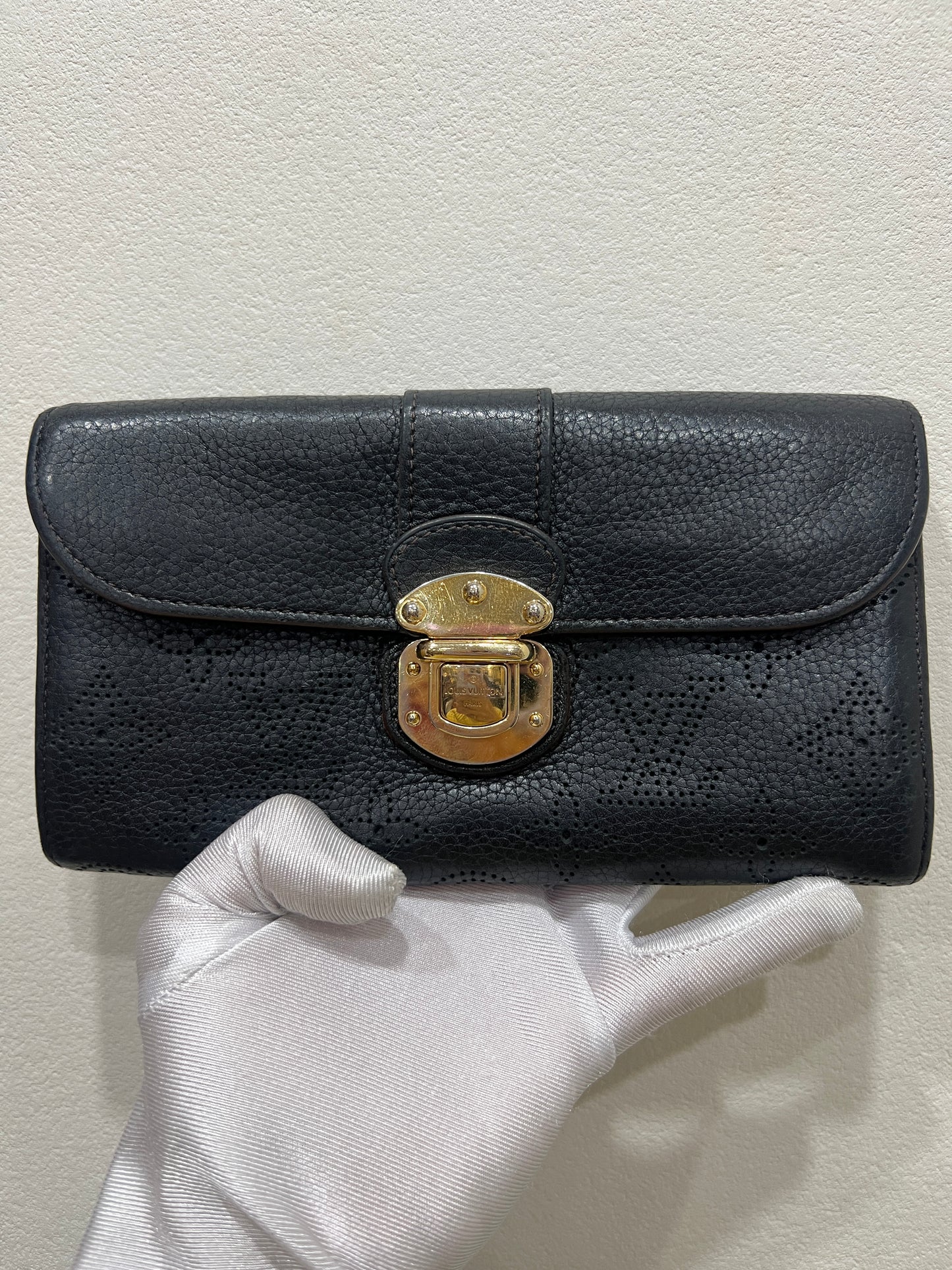 LOUIS VUITTON Wallet Mahina Leather Amelia