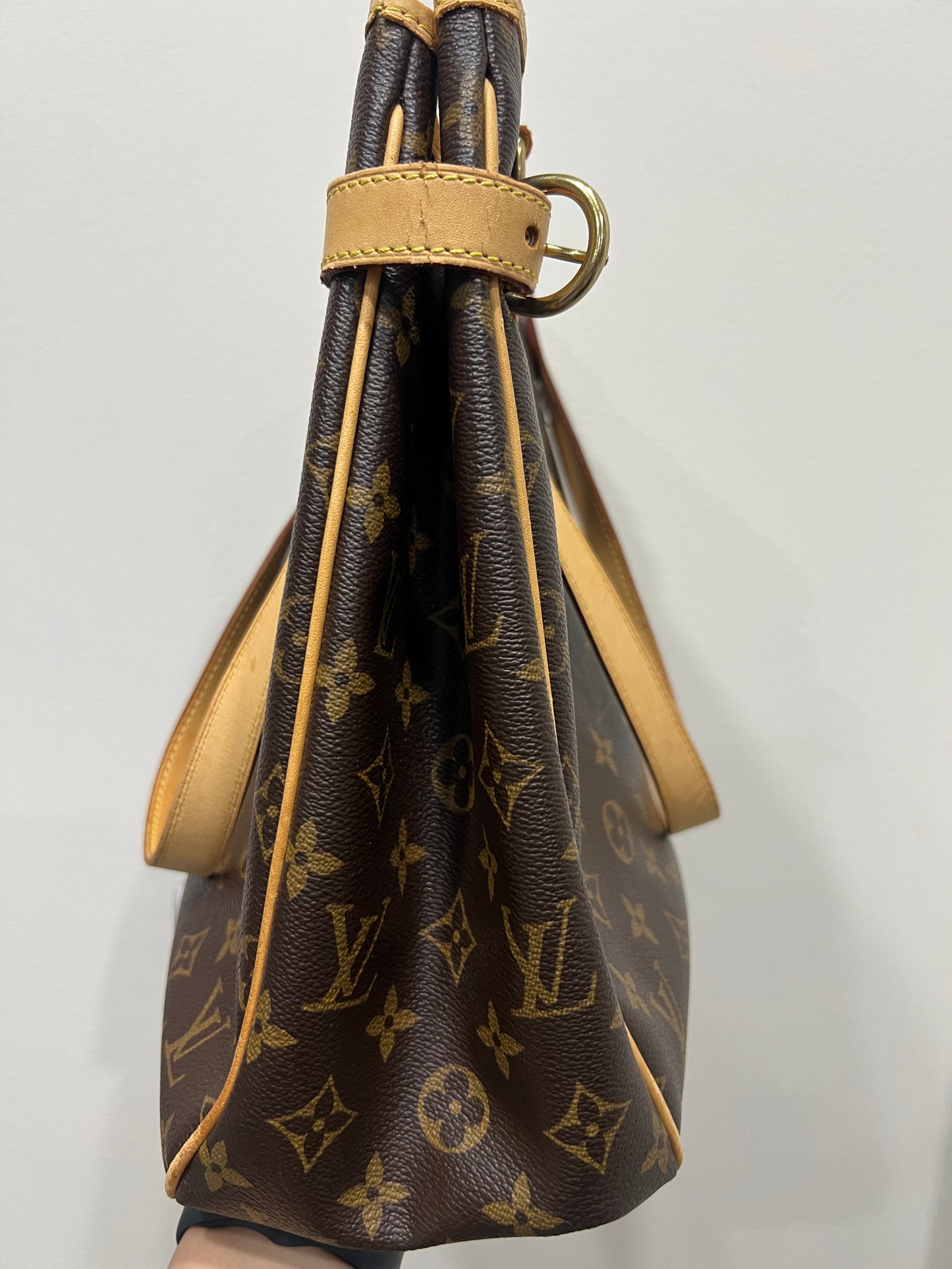 LOUIS VUITTON BATIGNOLLES Vertical Tote Bag