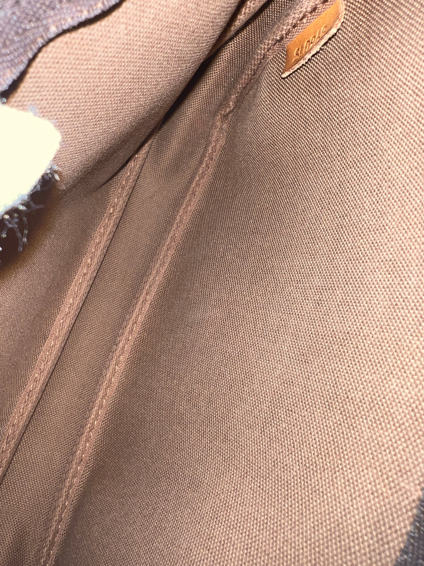 LOUIS VUITTON POUCHETTE