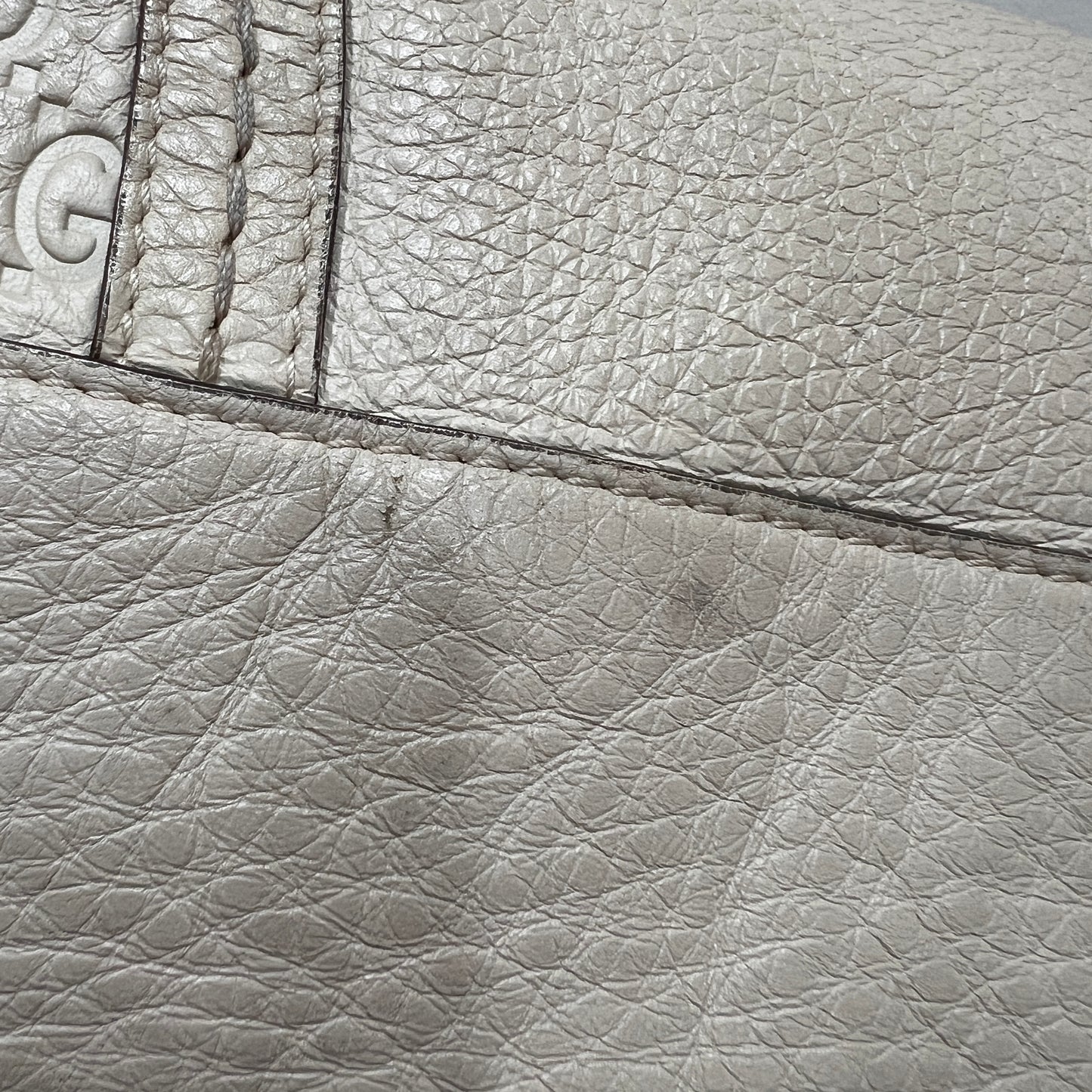 GUCCI Cream Leather Guccissima Signoria Medium Dome