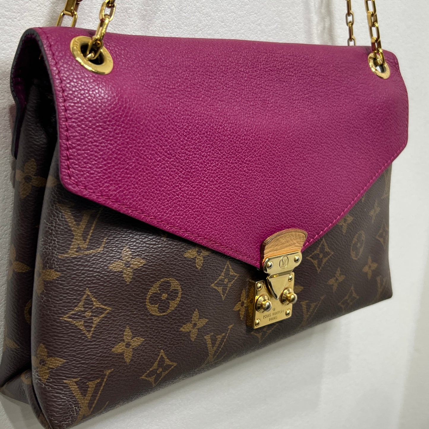 LOUIS VUITTON Pallas Chain Bag