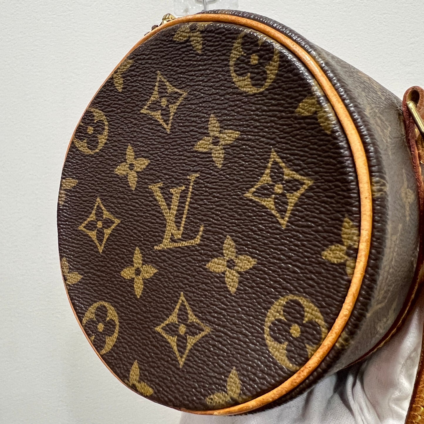 LOUIS VUITTON Papillon 28