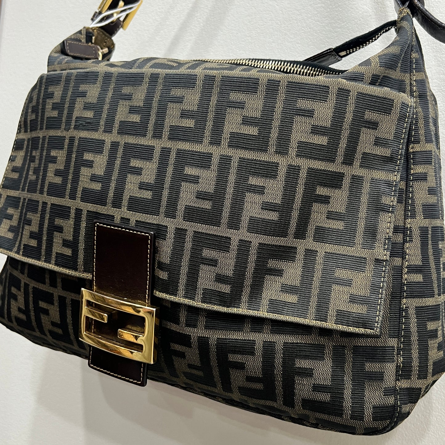 FENDI Mamma One Shoulder Baguette Gold