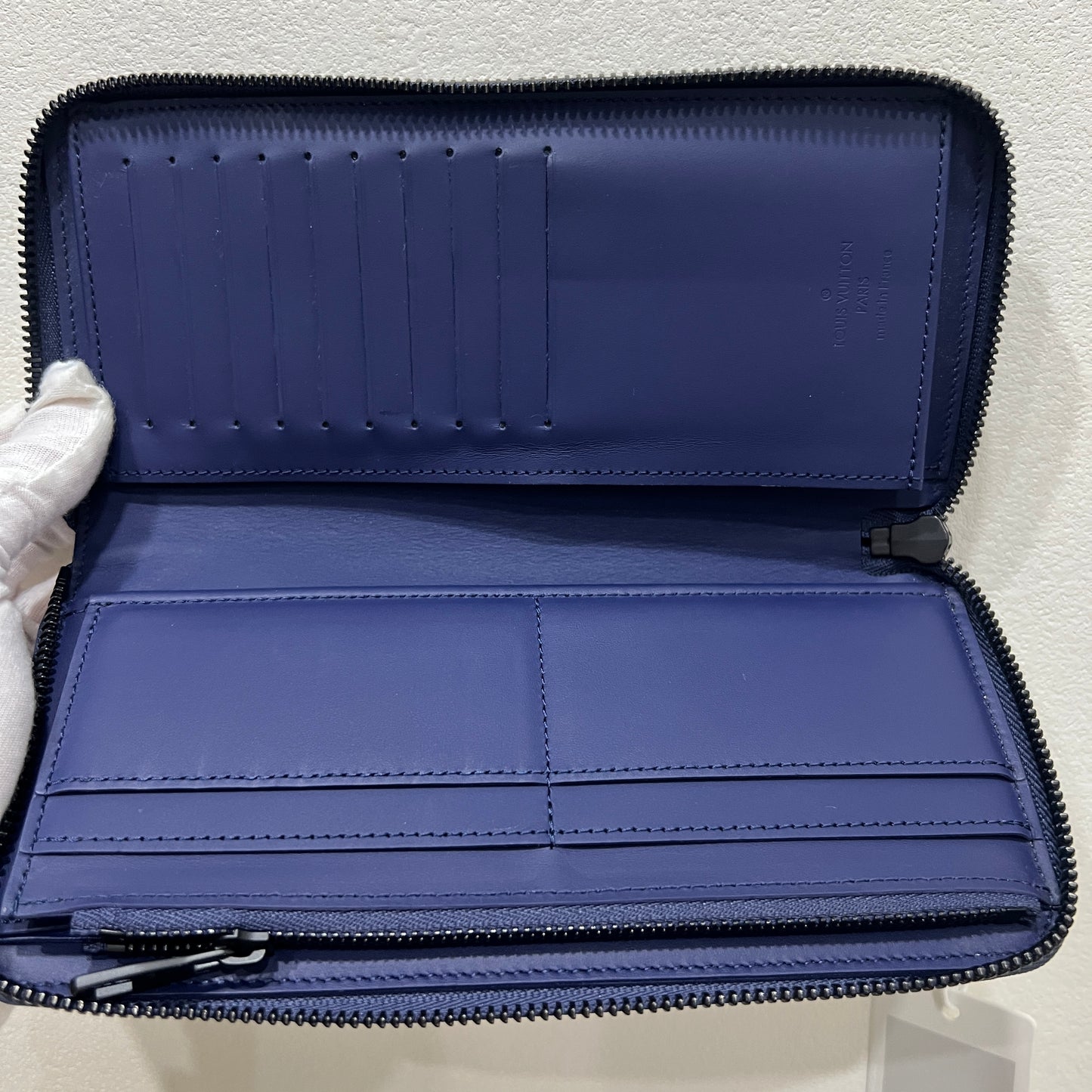 LOUIS VUITTON Zippy Wallet