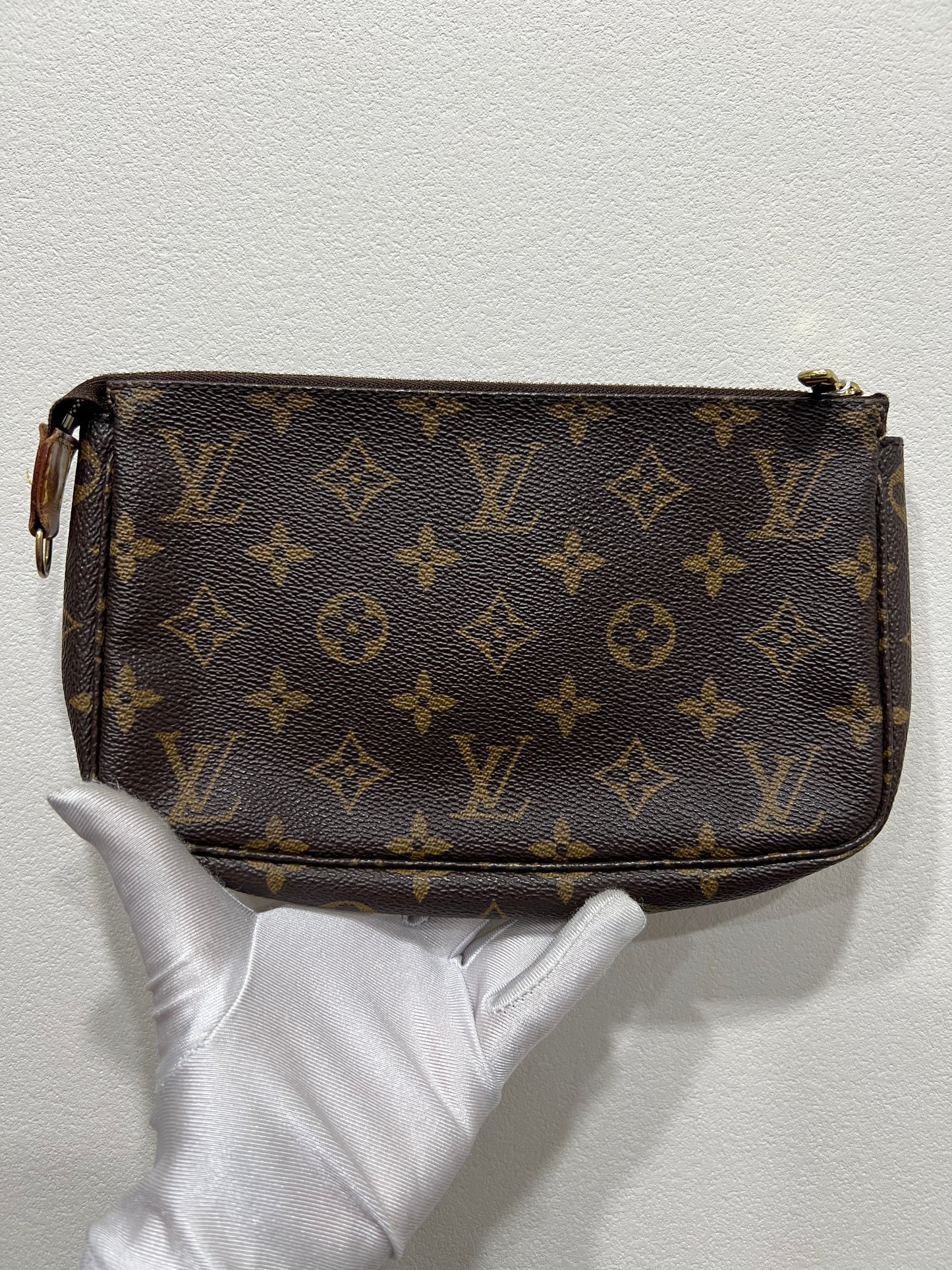 LOUIS VUITTON POUCHETTE