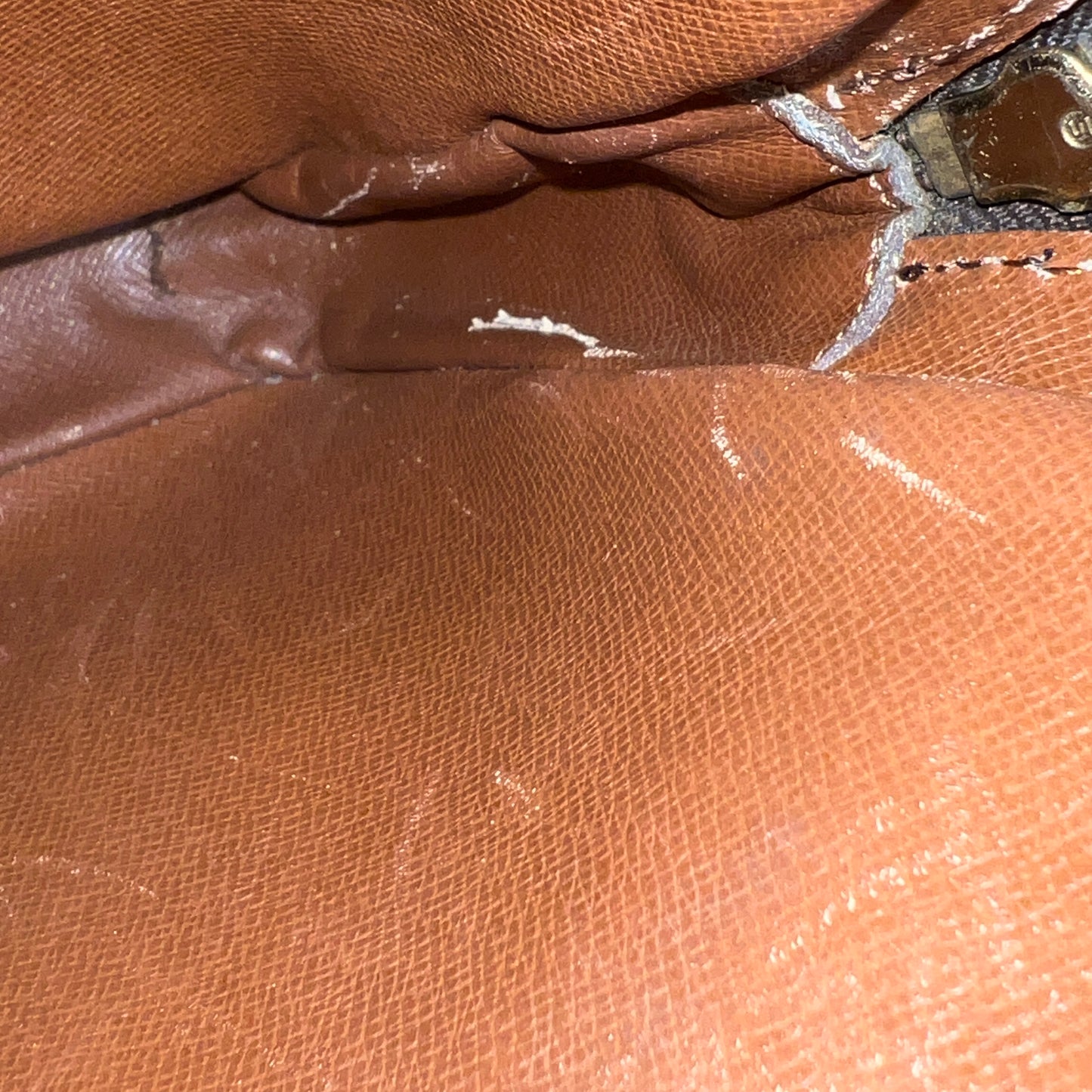 LOUIS VUITTON Crossbody