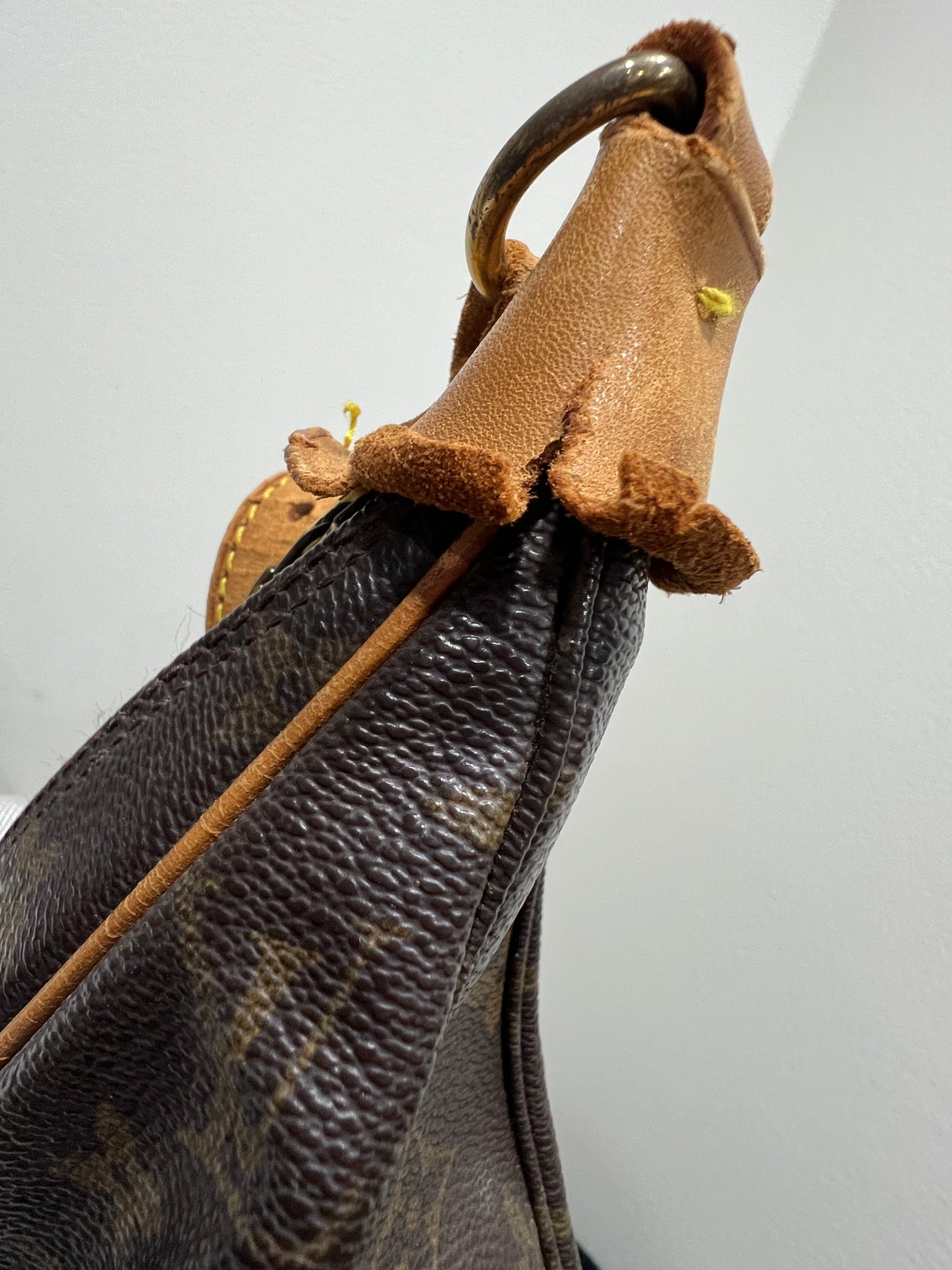 LOUIS VUITTON Boulogne 30 Shoulder bag