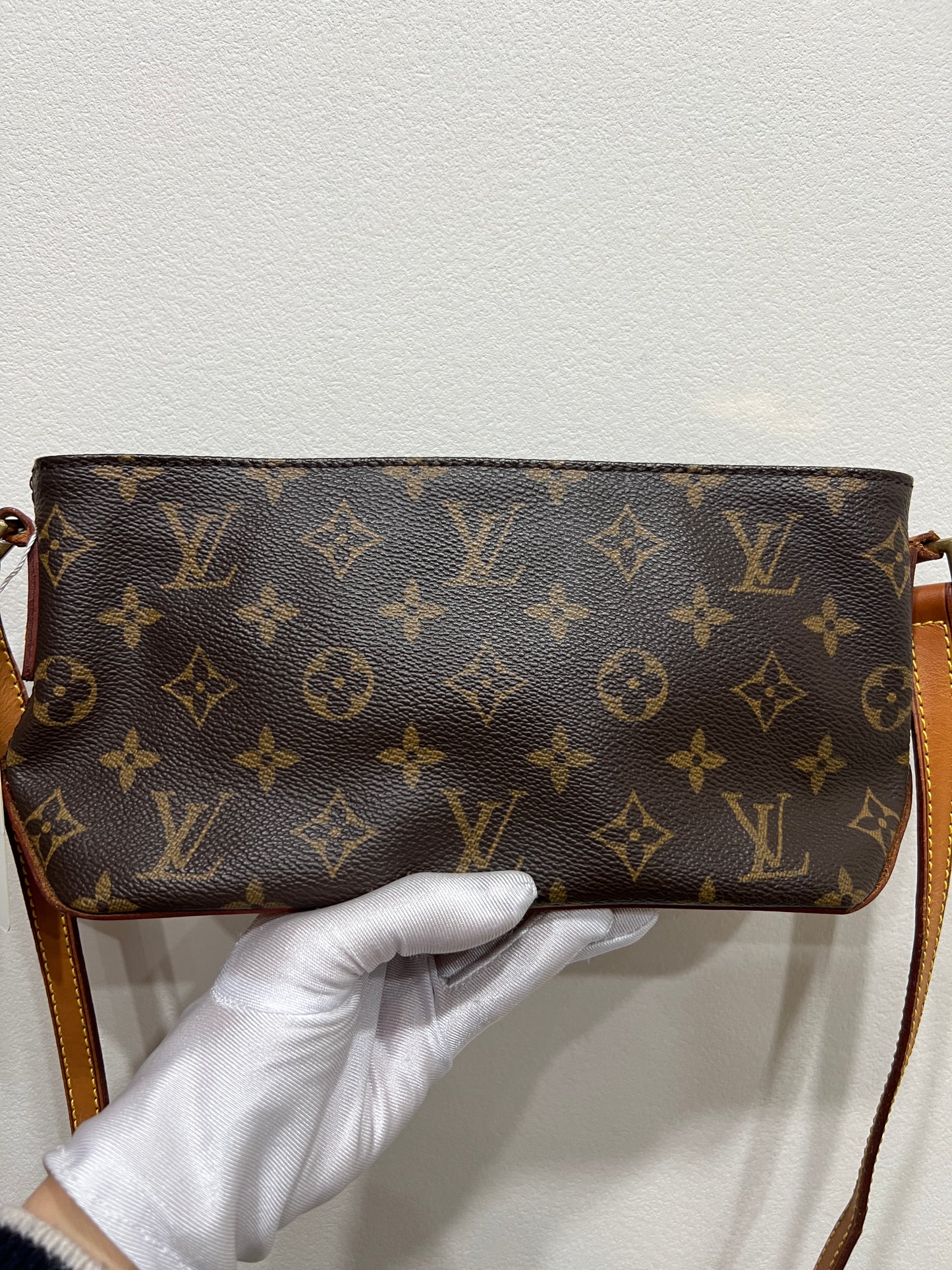 LOUIS VUITTON Trotteur Shoulder Bag