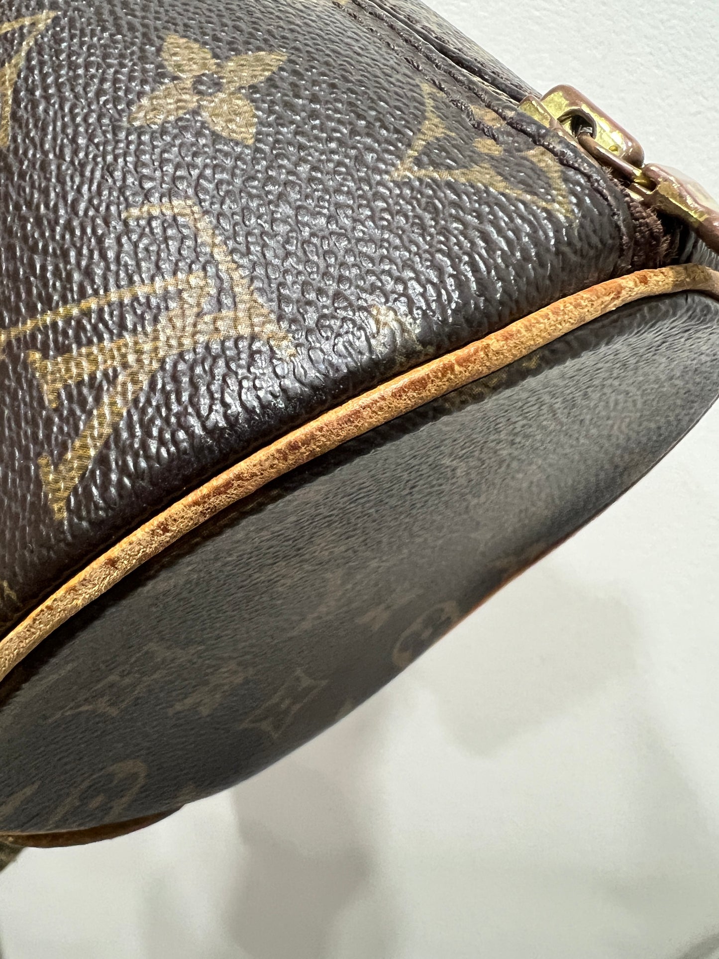 LOUIS VUITTON Papillon 27