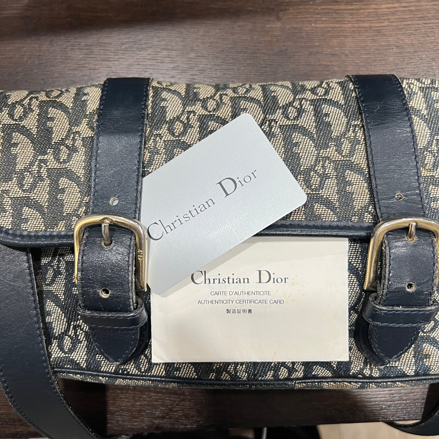 CHRISTIAN DIOR