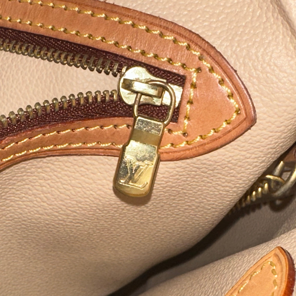 LOUIS VUITTON bucket GM