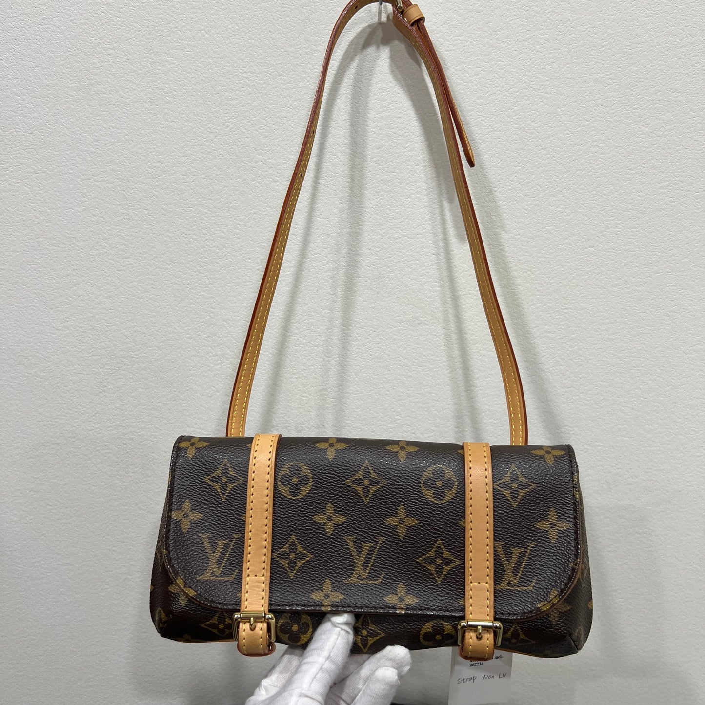 LOUIS VUITTO Belt Bag