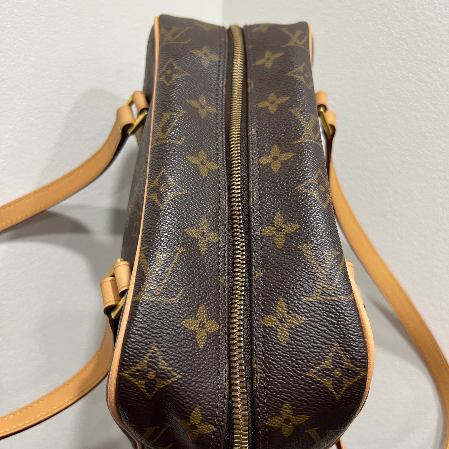 LOUIS VUITTON Cite MM