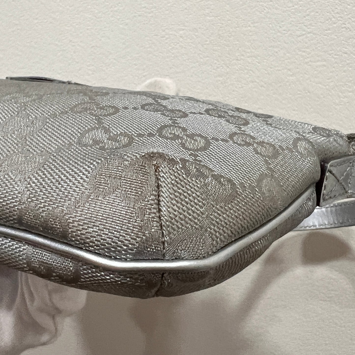 GUCCI Silver/Gray Shoulder Bag