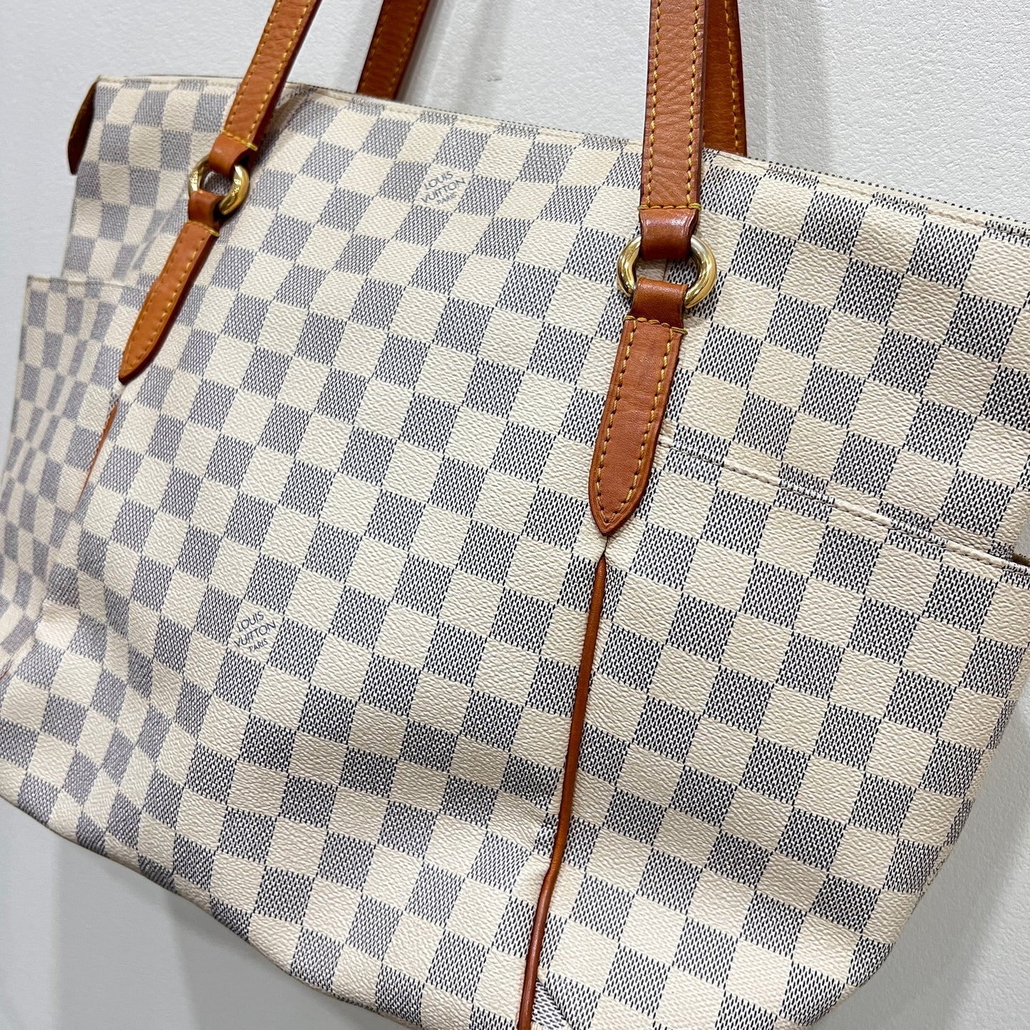 LOUIS VUITTON Totally MM Tote Bag