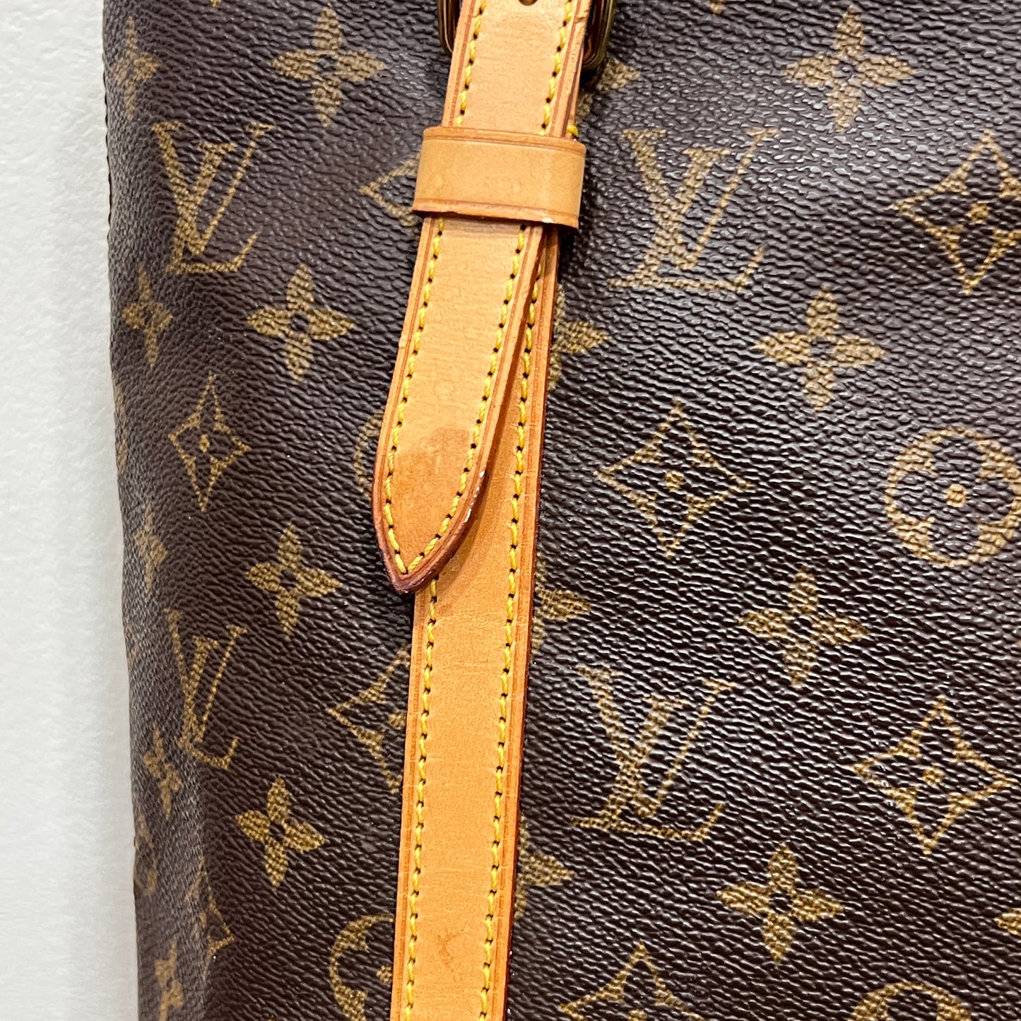 LOUIS VUITTON Bucket Bag GM