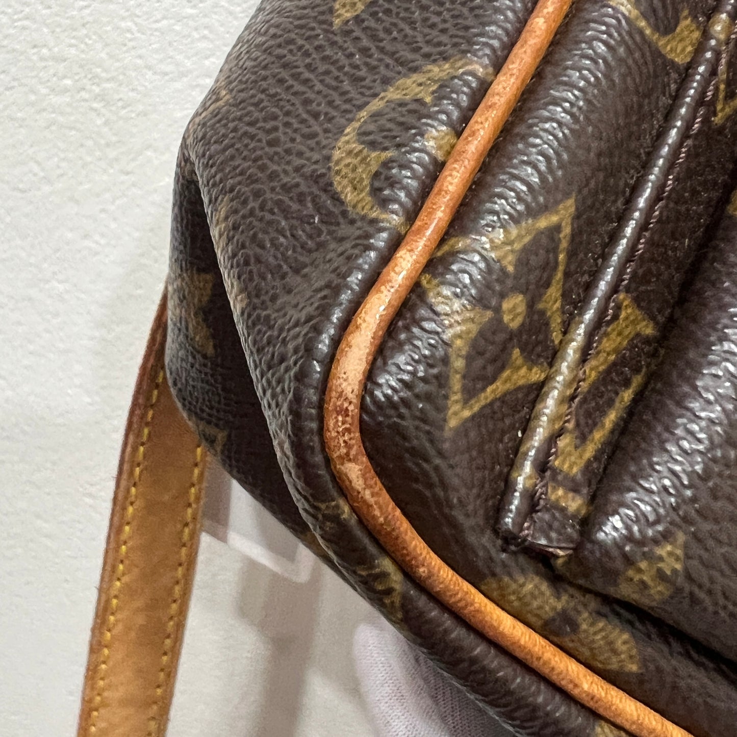 LOUIS VUITTON Cite Crossbody
