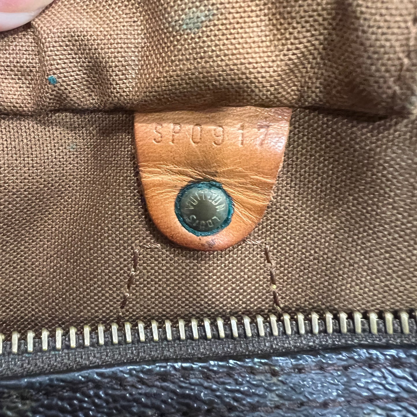 LOUIS VUITTON Speedy 30