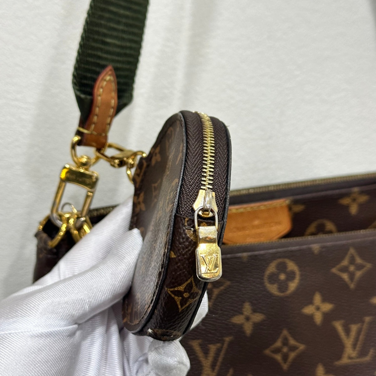 LOUIS VUITTON