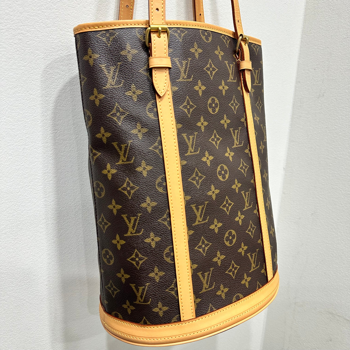 LOUIS VUITTON bucket GM
