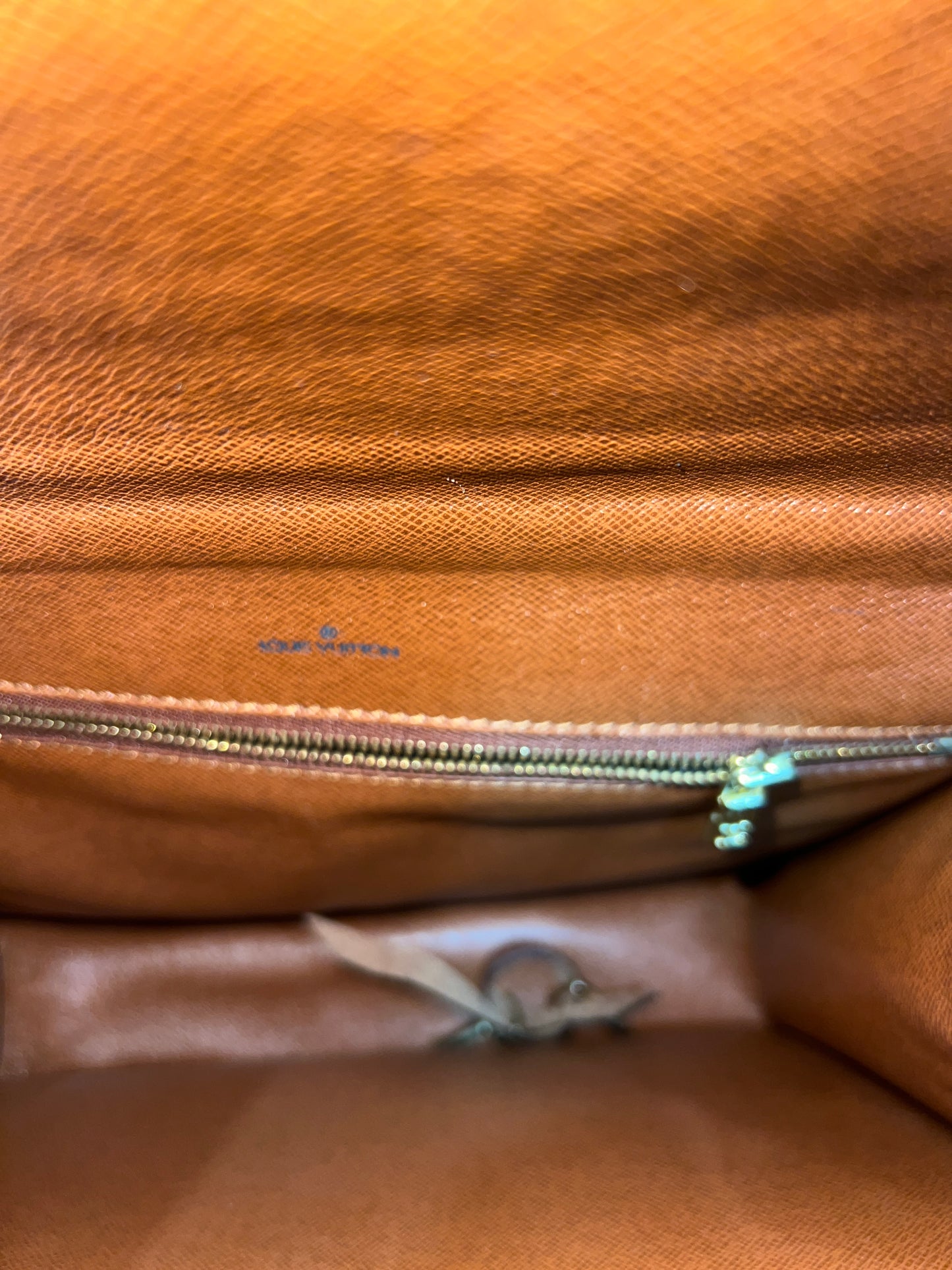 LOUIS VUITTON Monceau 26