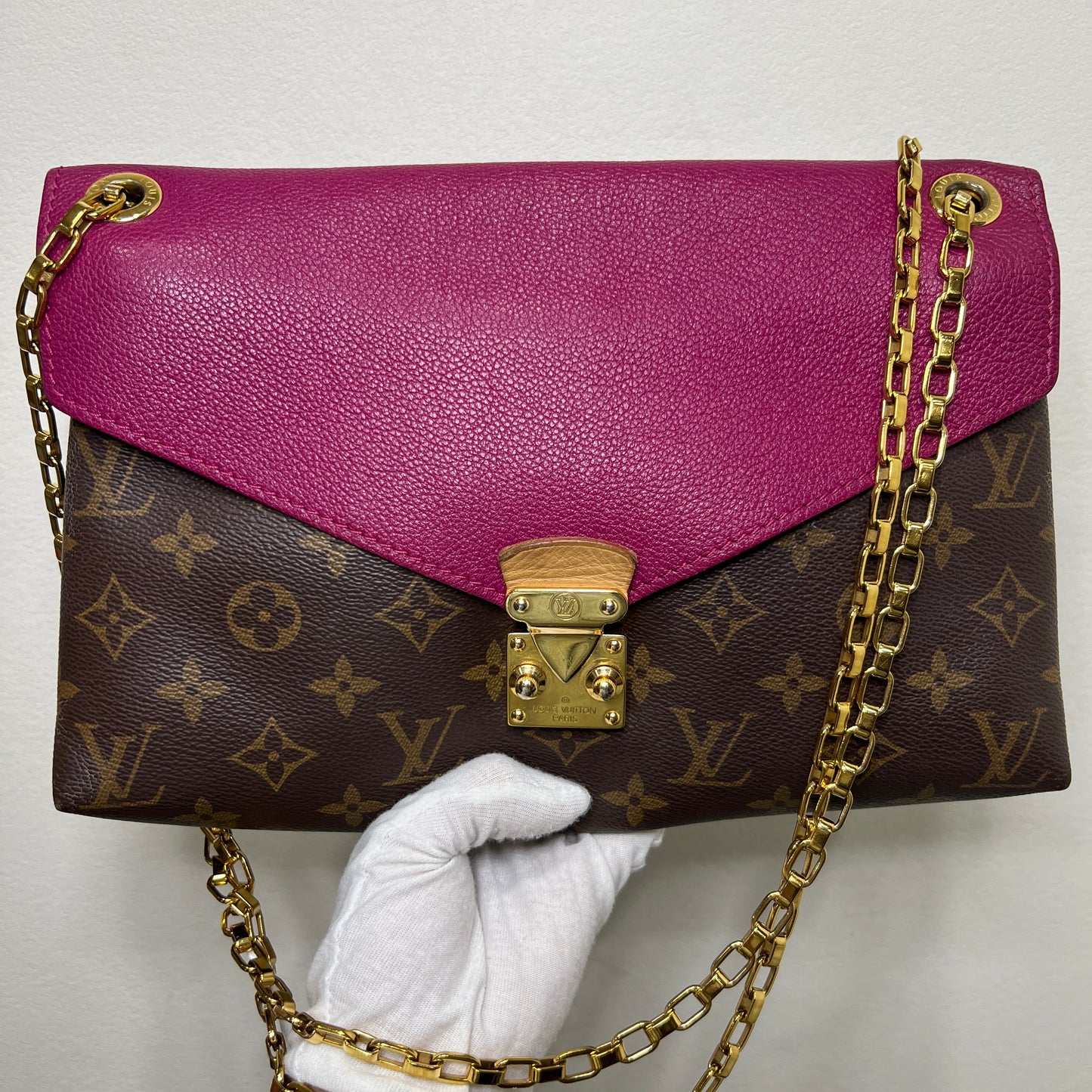 LOUIS VUITTON Pallas Chain Bag