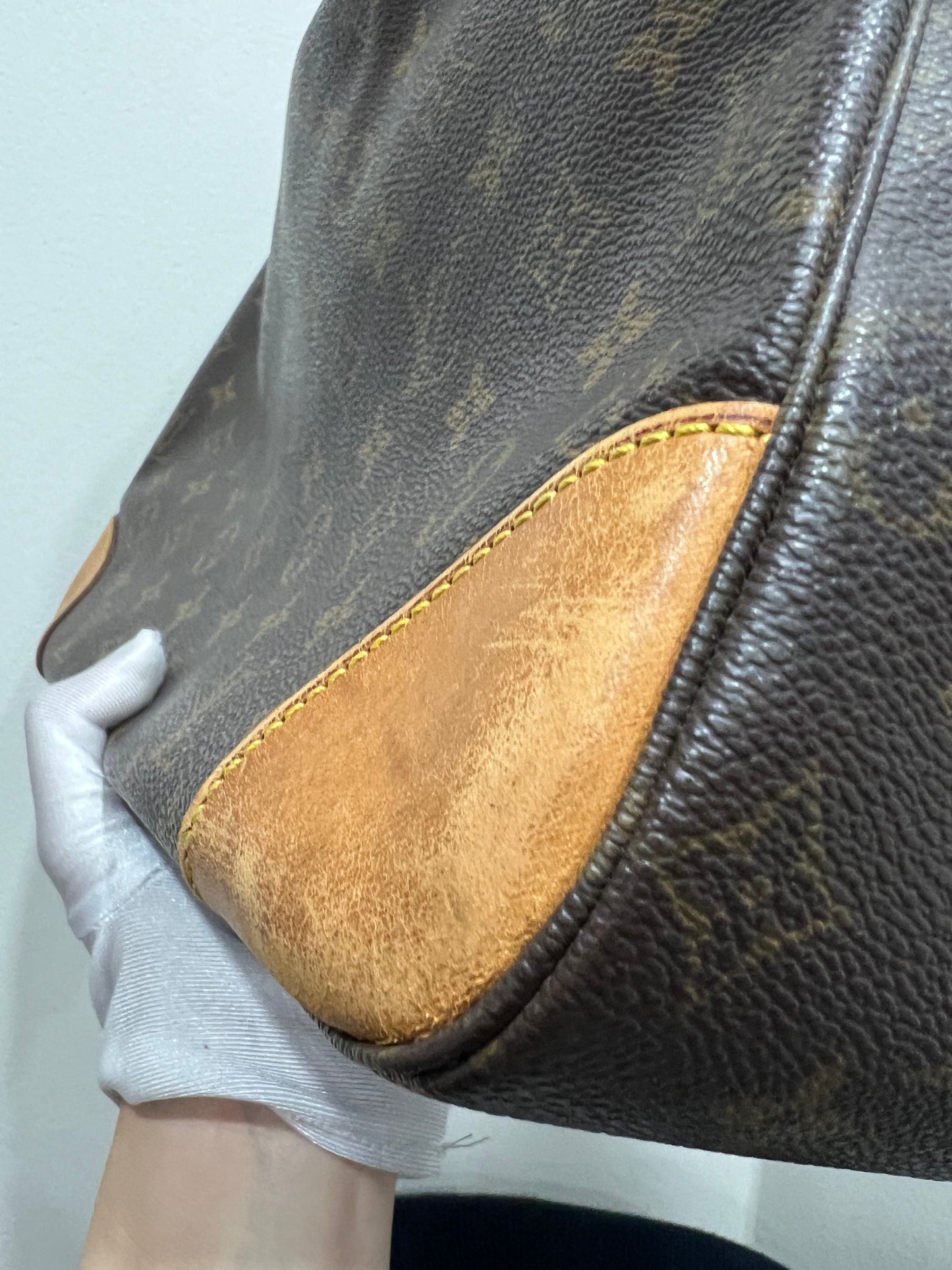 LOUIS VUITTON Boulogne 30 Shoulder bag