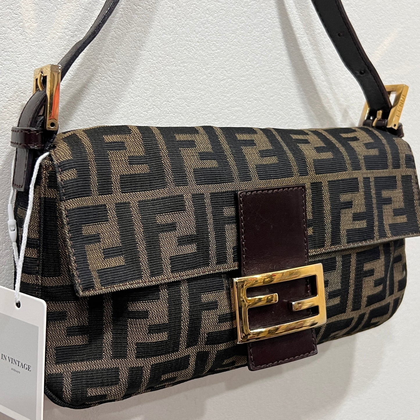 FENDI Baguette Gold