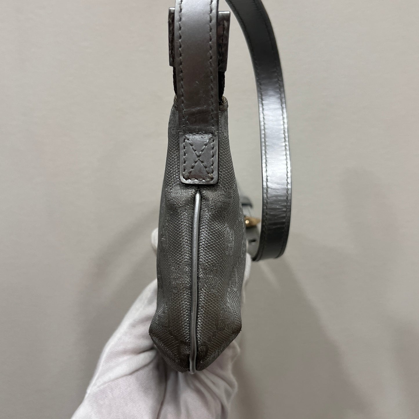 GUCCI Silver/Gray Shoulder Bag