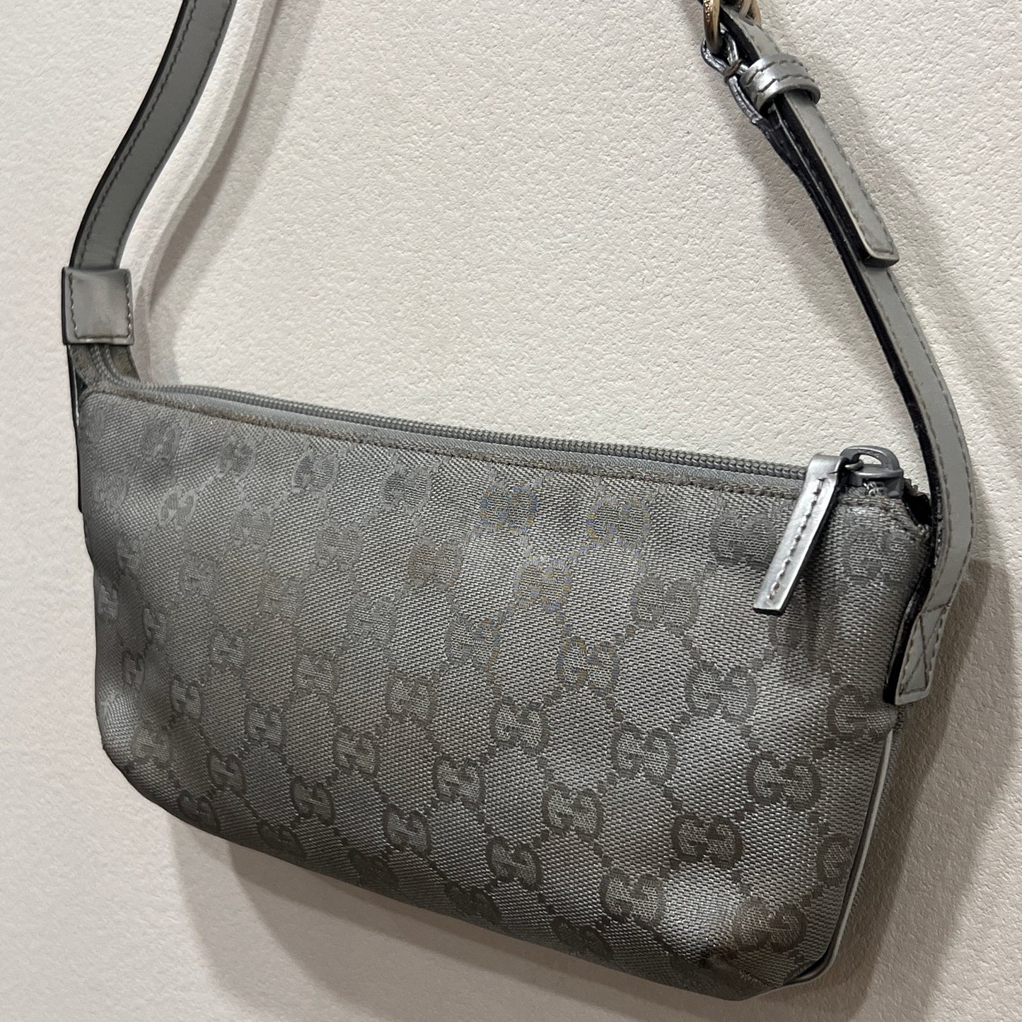 GUCCI Silver/Gray Shoulder Bag