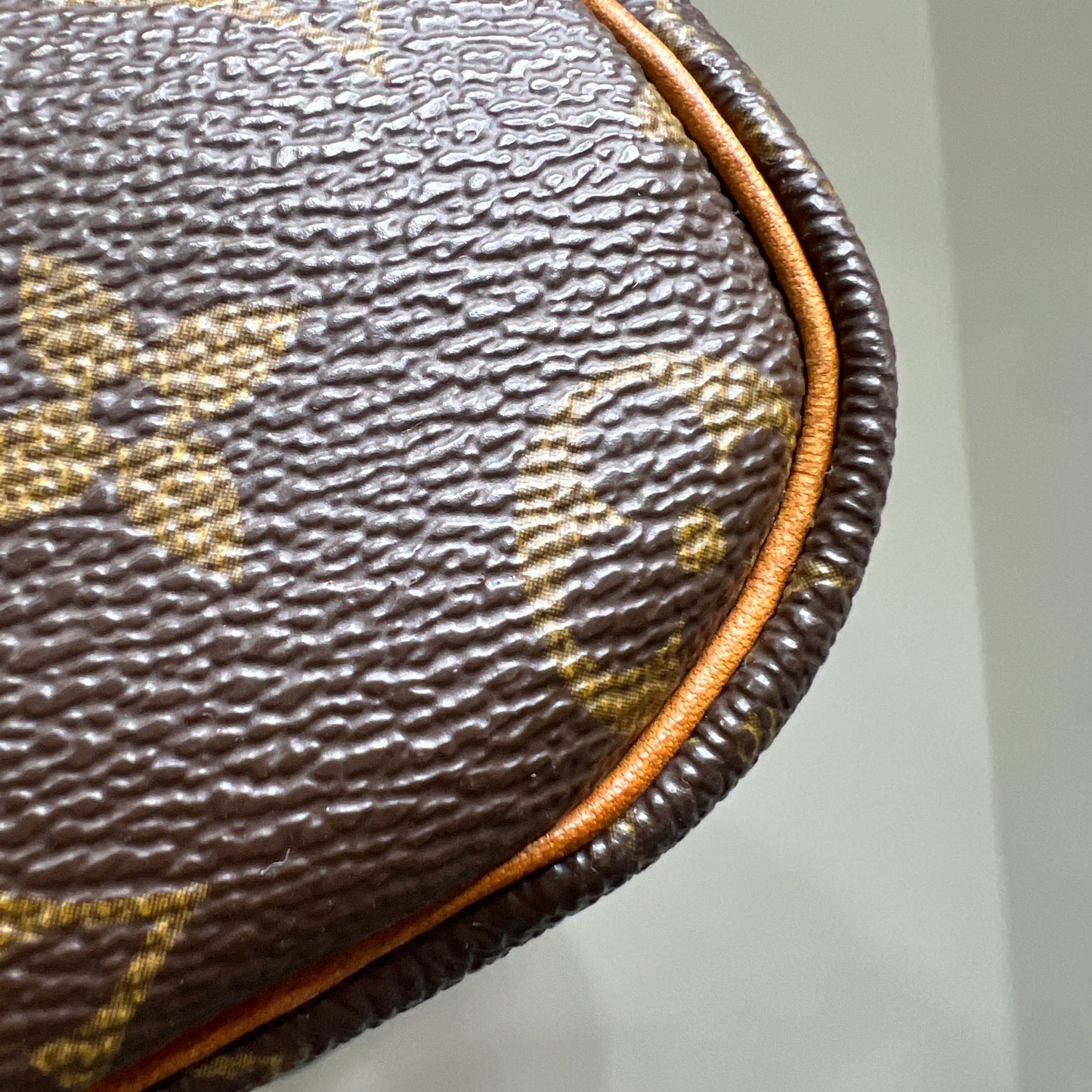 LOUIS VUITTON Speedy 40cm