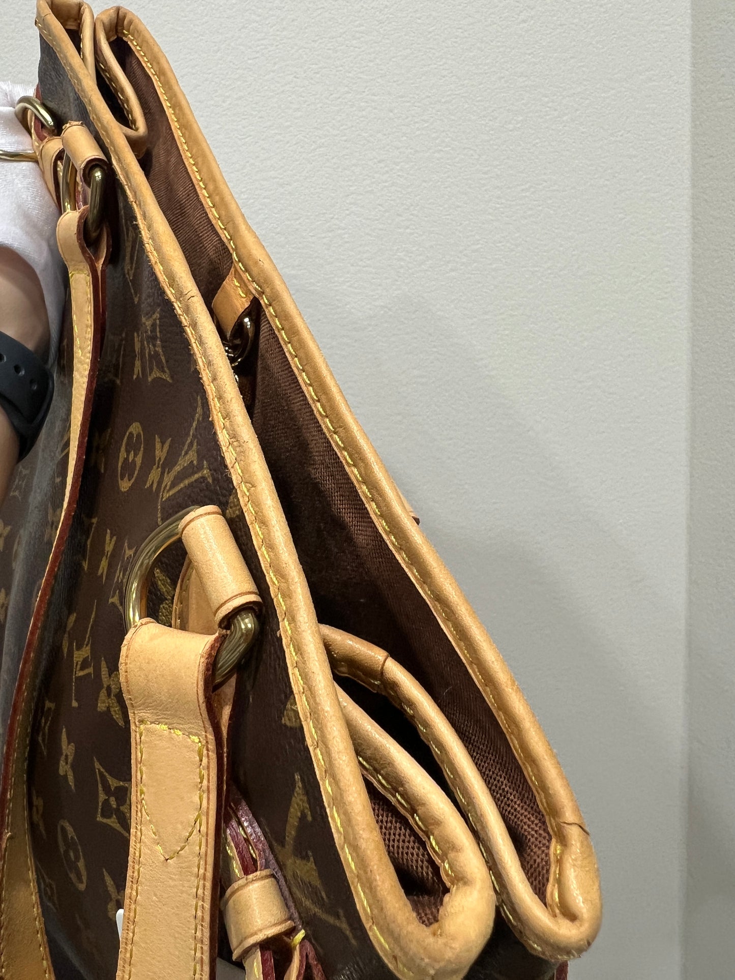 LOUIS VUITTON BATIGNOLLES Vertical Tote Bag