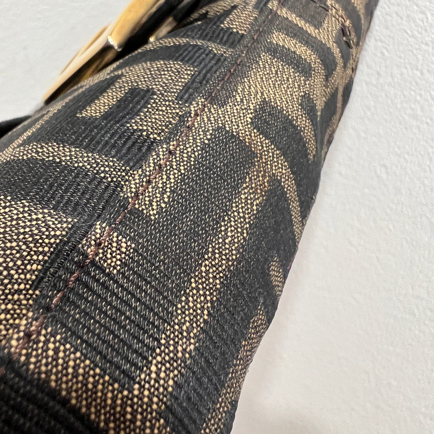 FENDI Baguette Gold