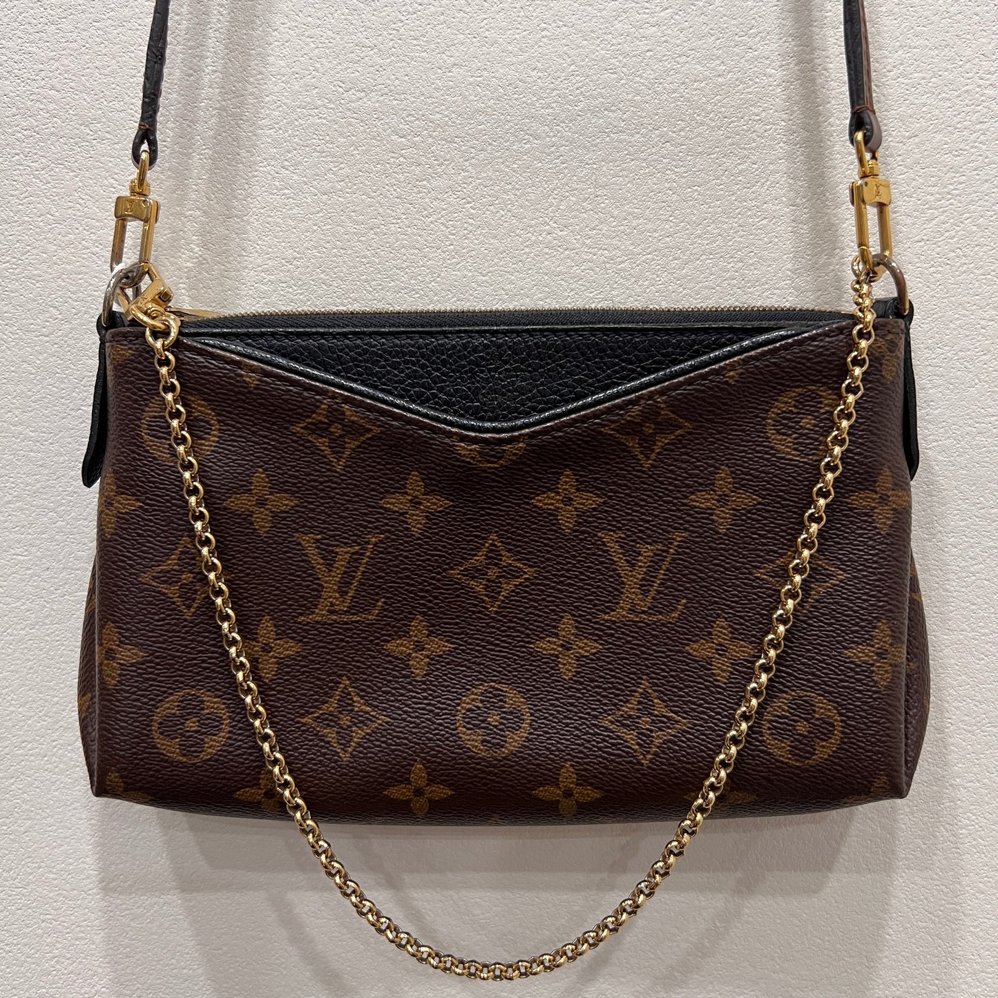 LOUIS VUITTON Pallas Black