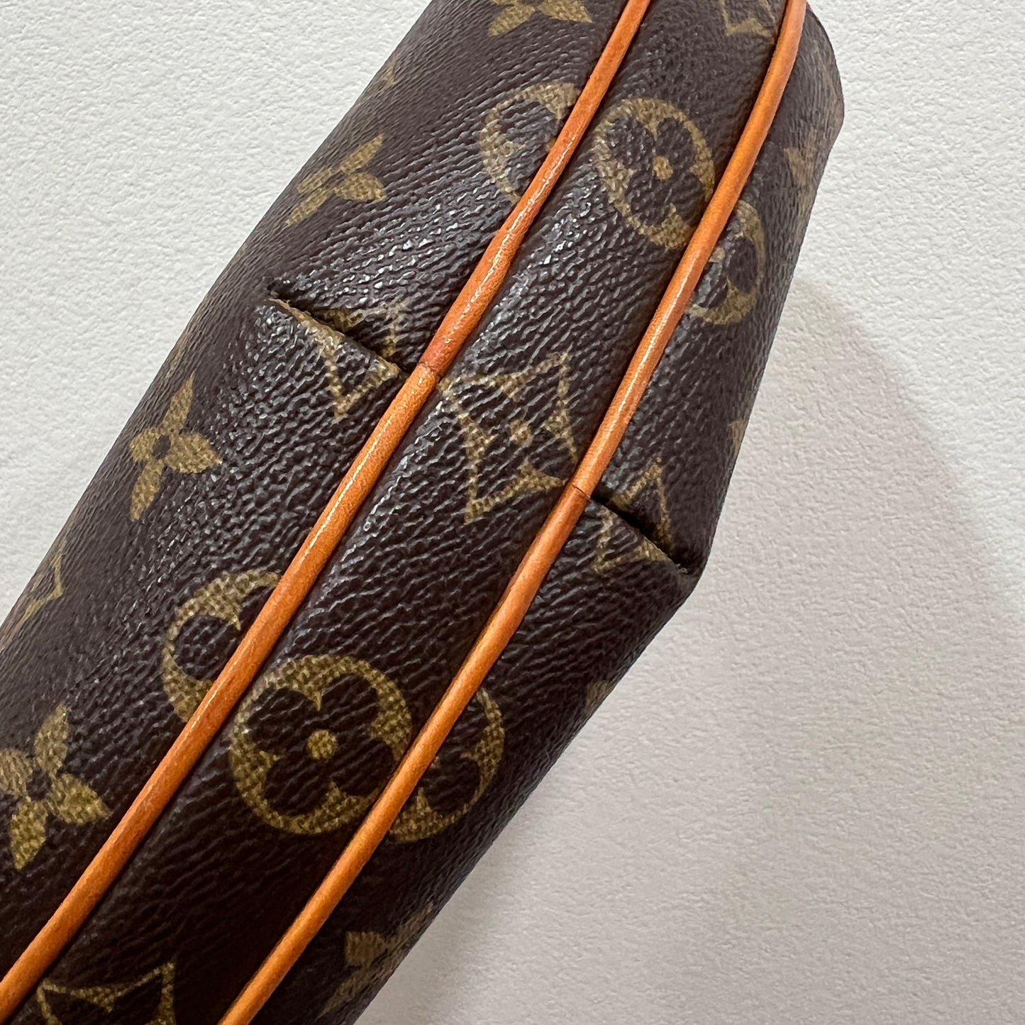 LOUIS VUITTON Croissant PM