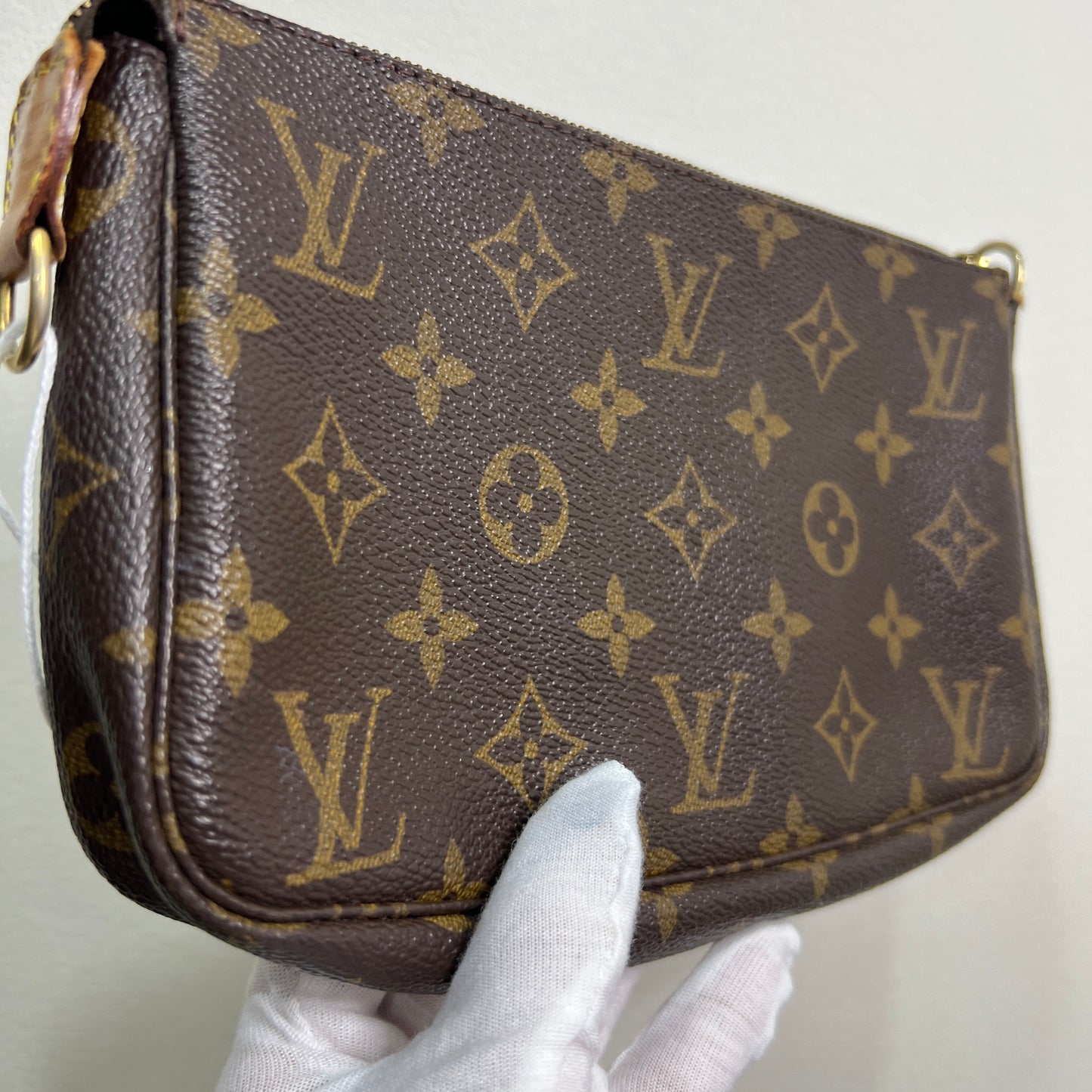 LOUIS VUITTON Accessory Pochette