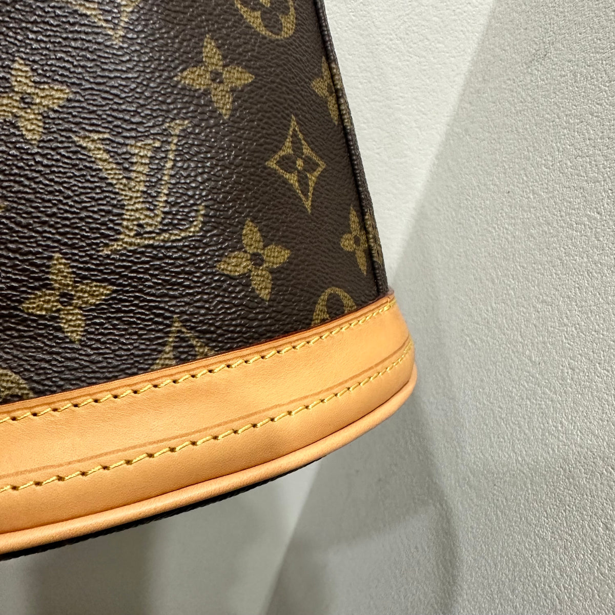 LOUIS VUITTON bucket GM