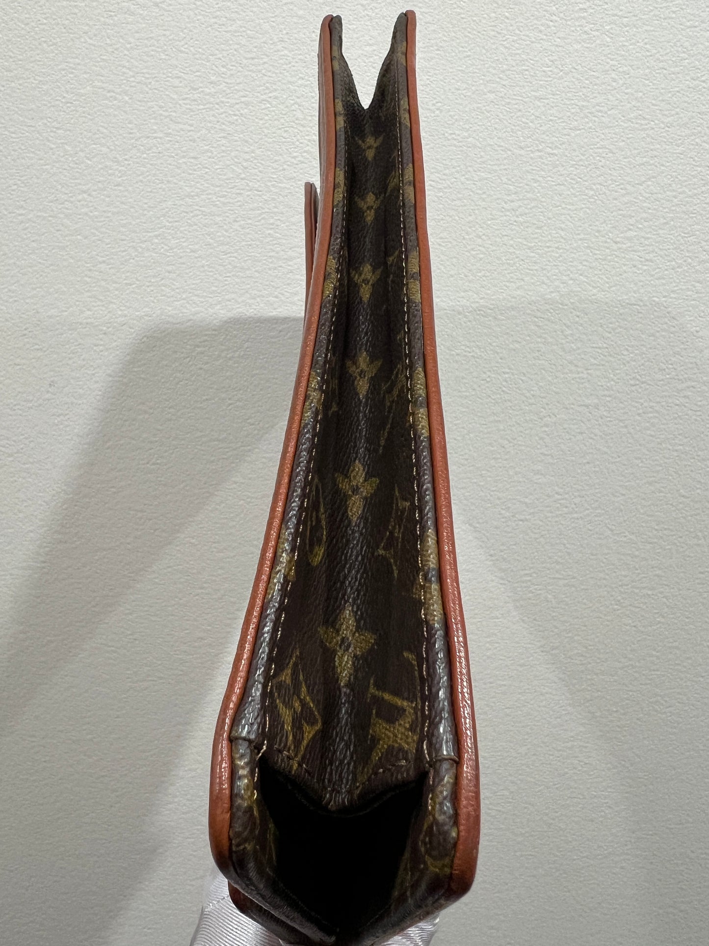 LOUIS VUITTON Clutch