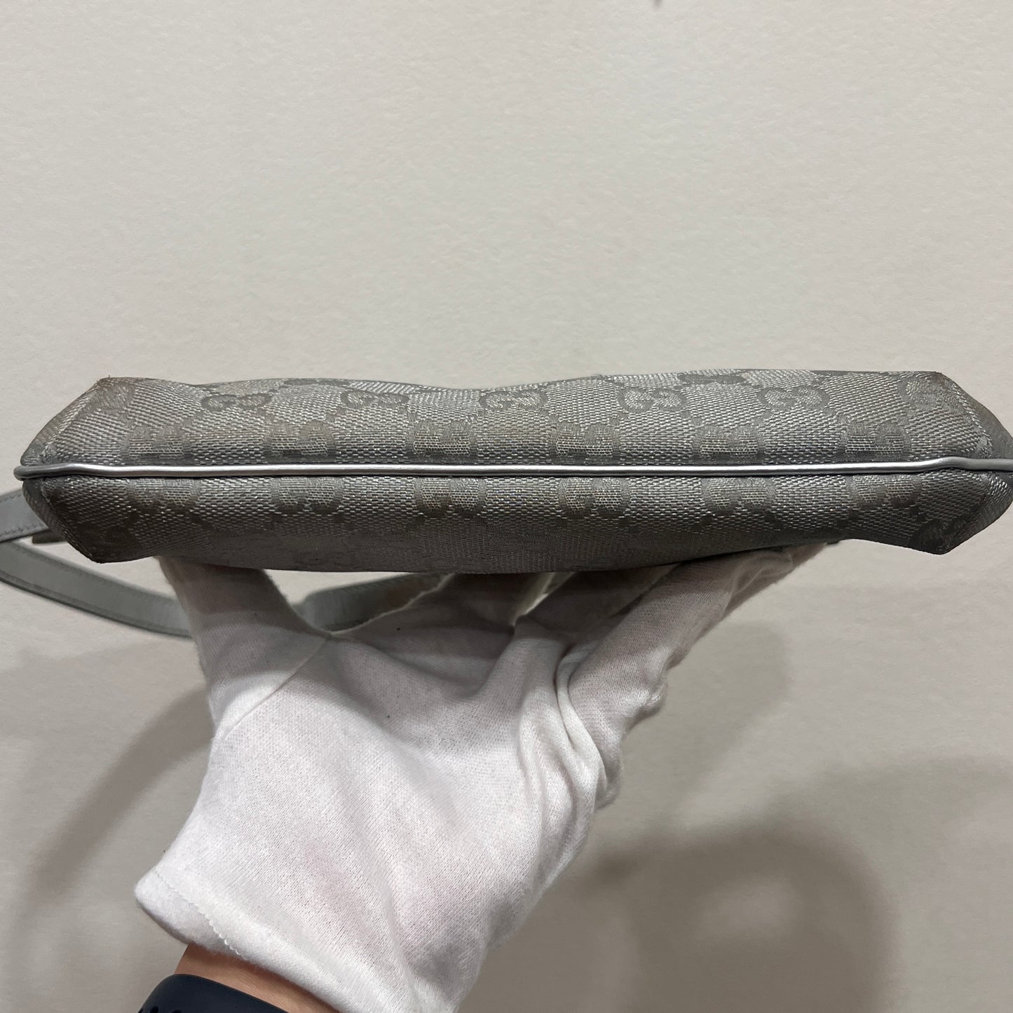 GUCCI Silver/Gray Shoulder Bag
