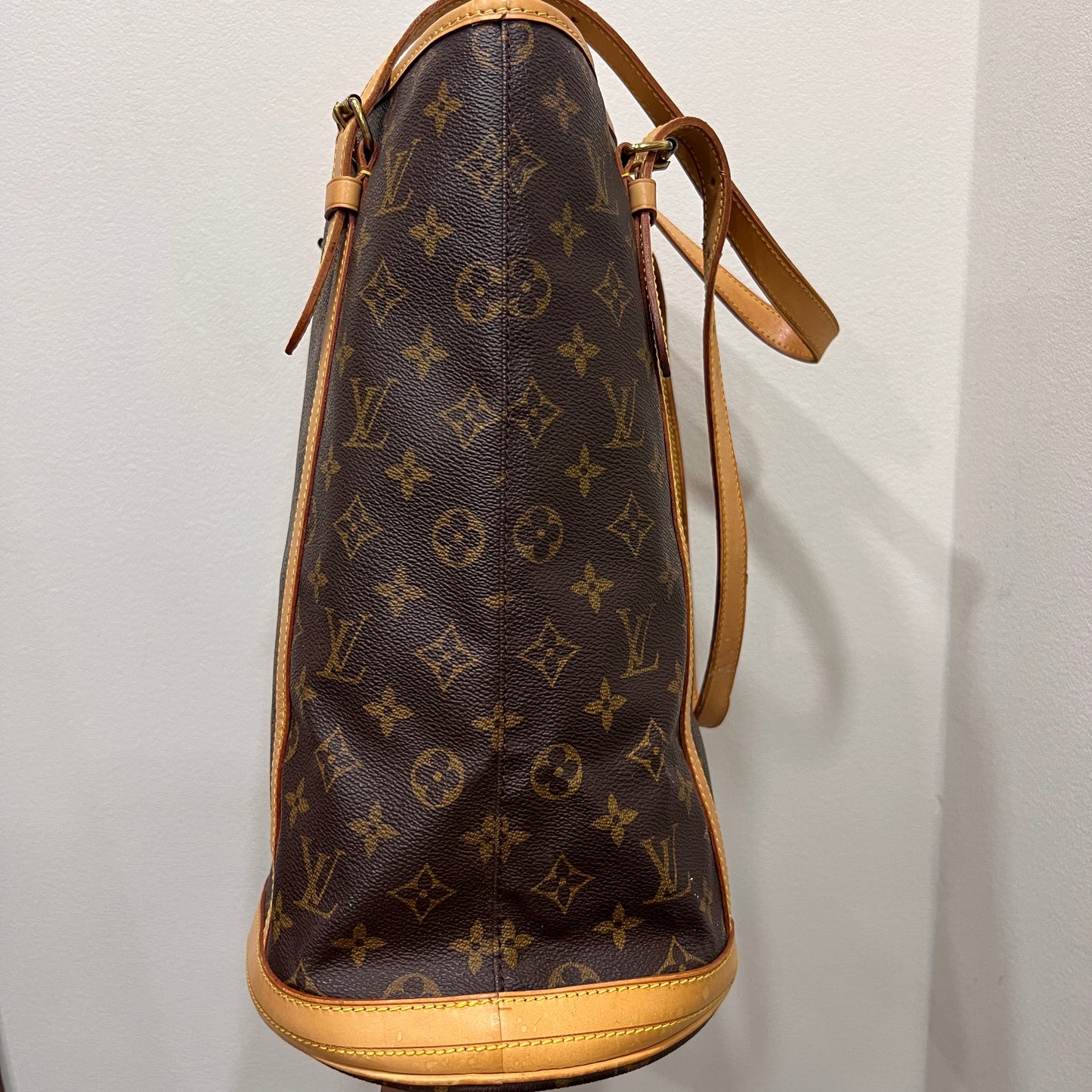 LOUIS VUITTON Bucket Bag GM
