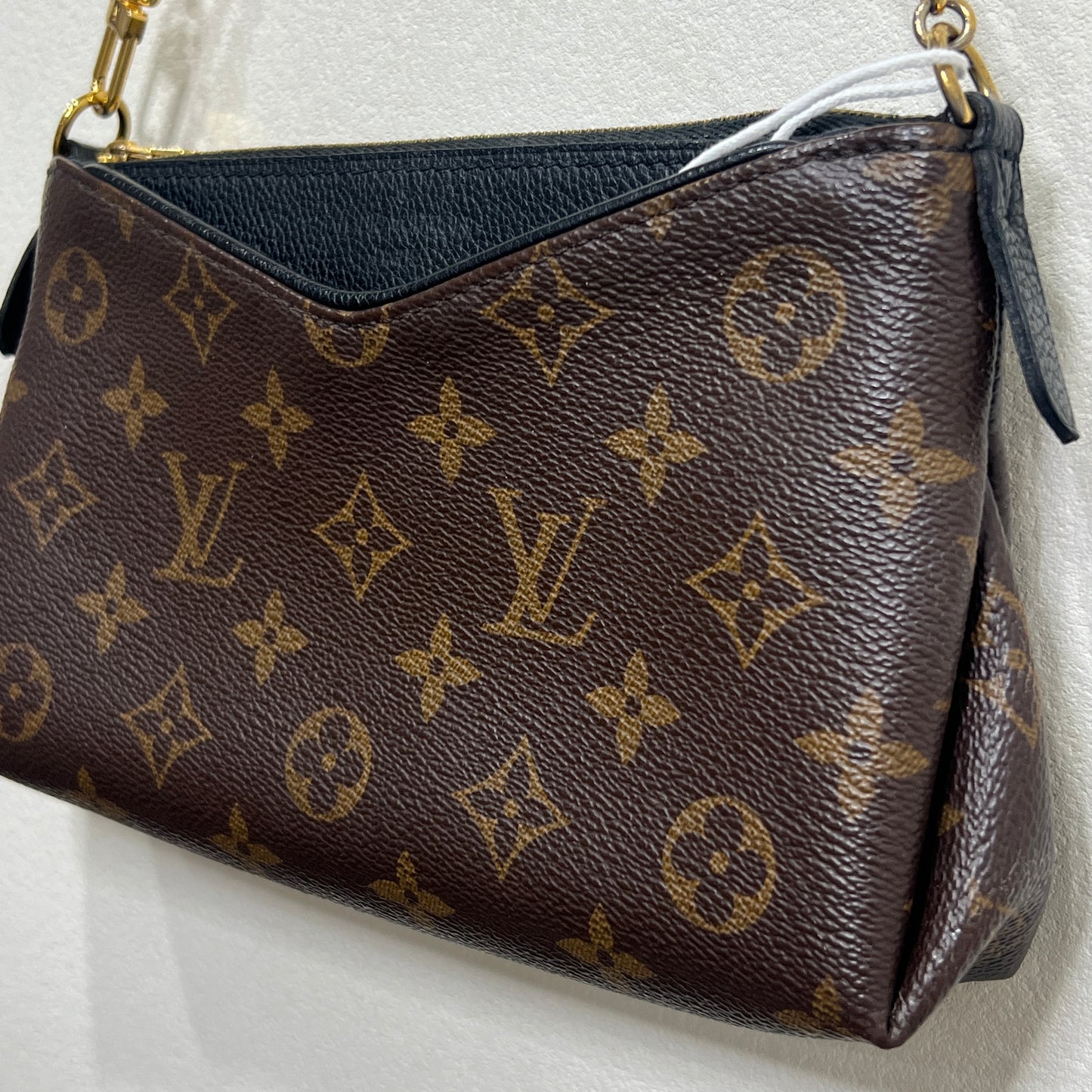 LOUIS VUITTON Pallas Clutch Black