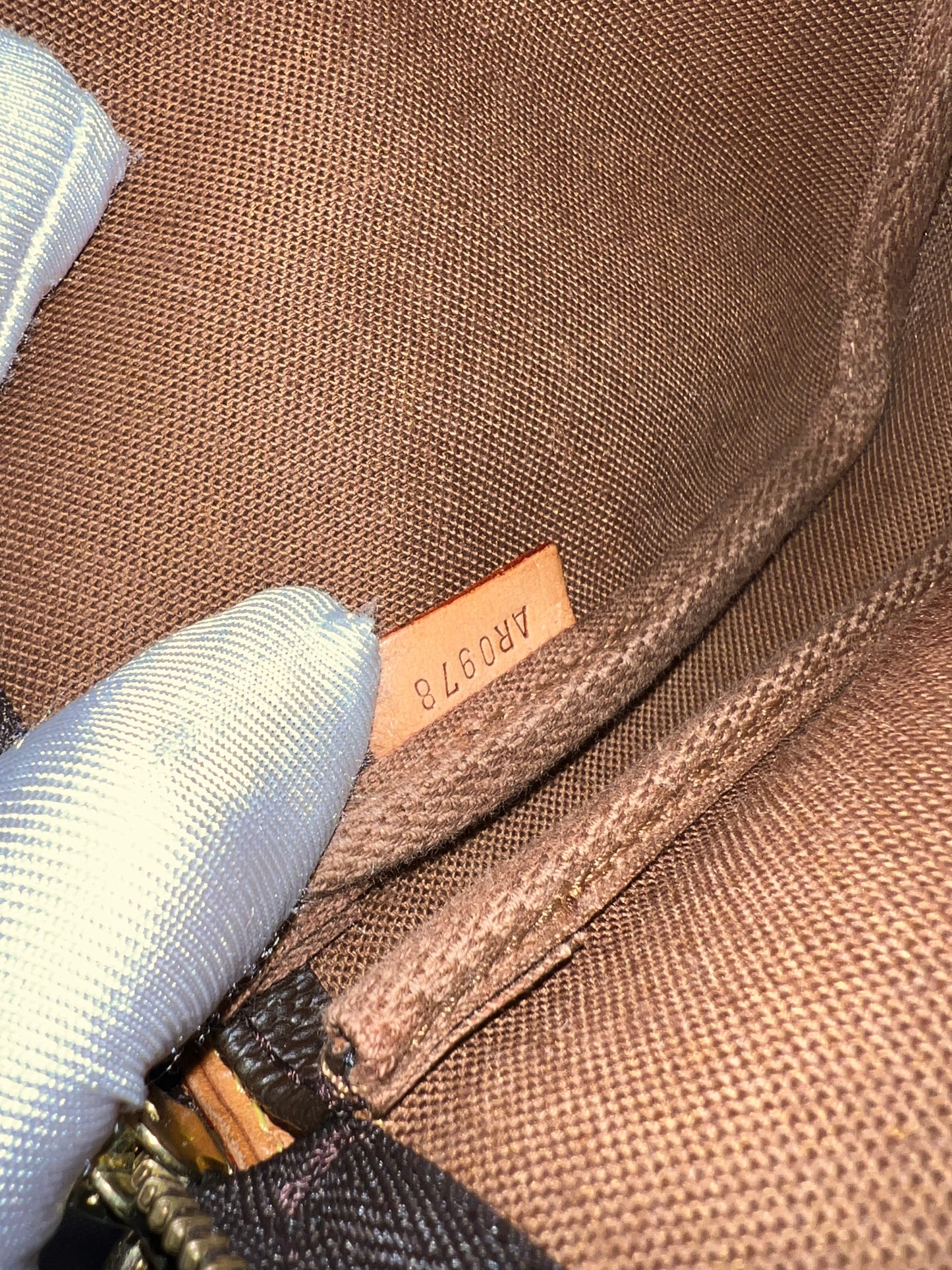LOUIS VUITTON POUCHETTE W/Leather Strap