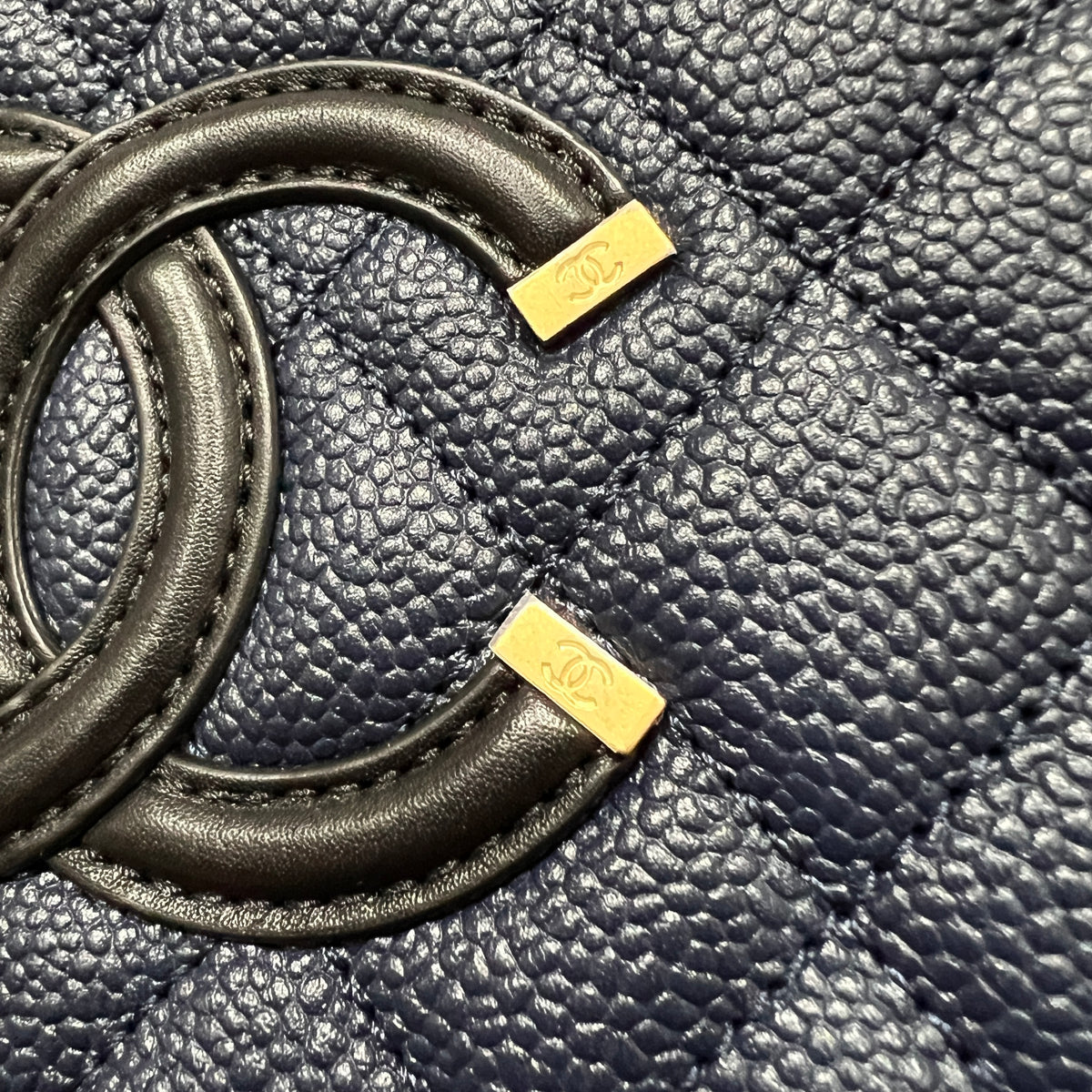 CHANEL CC Filigree Vanity Case Quilted Caviar Medium