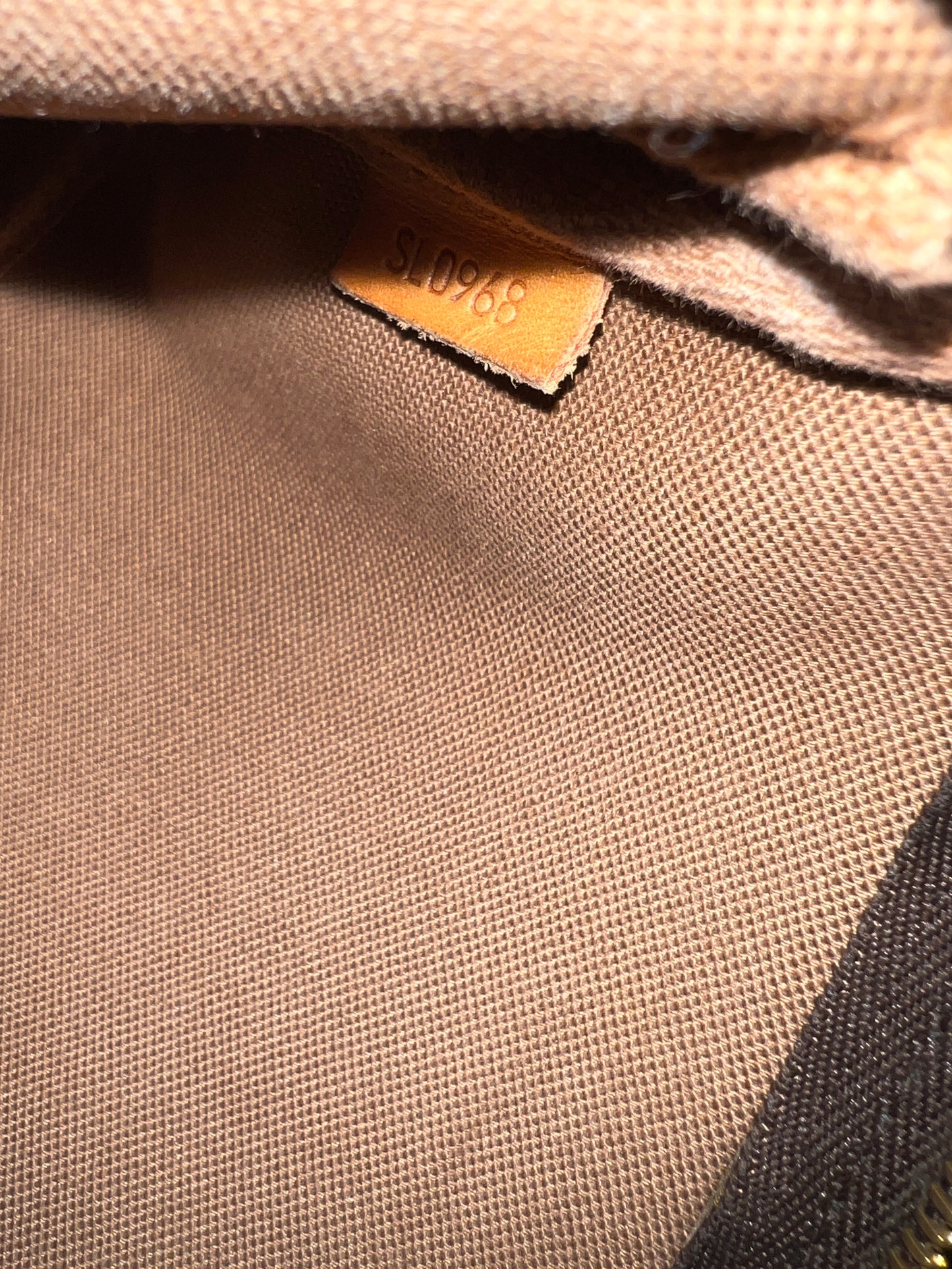 LOUIS VUITTON POUCHETTE