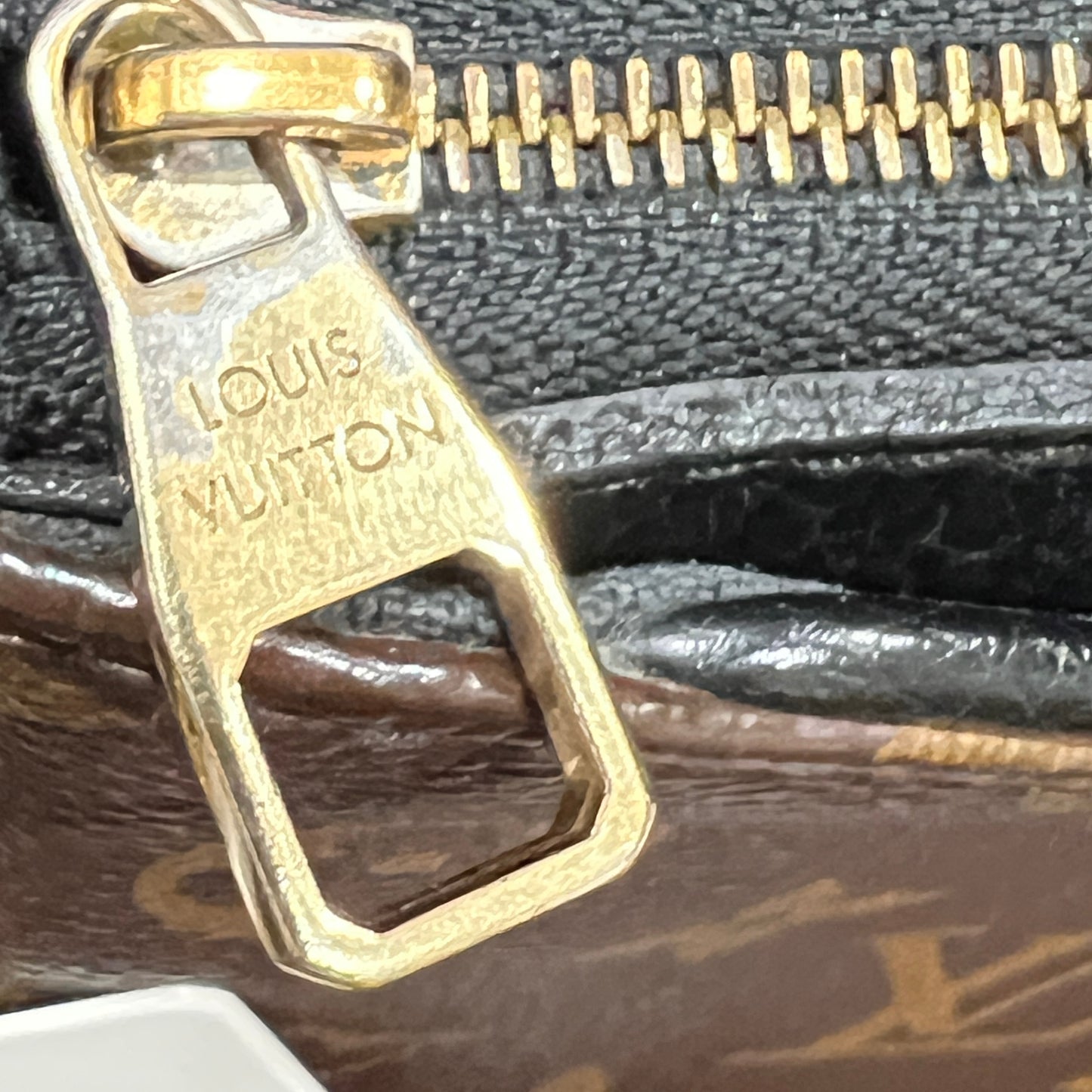 LOUIS VUITTON Pallas Black