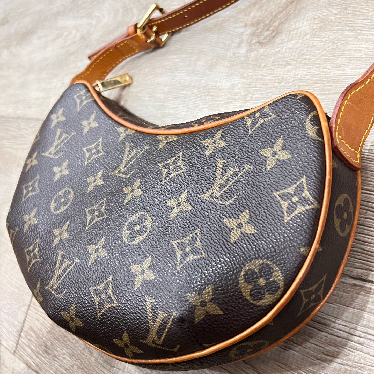LOUIS VUITTON Croissant PM