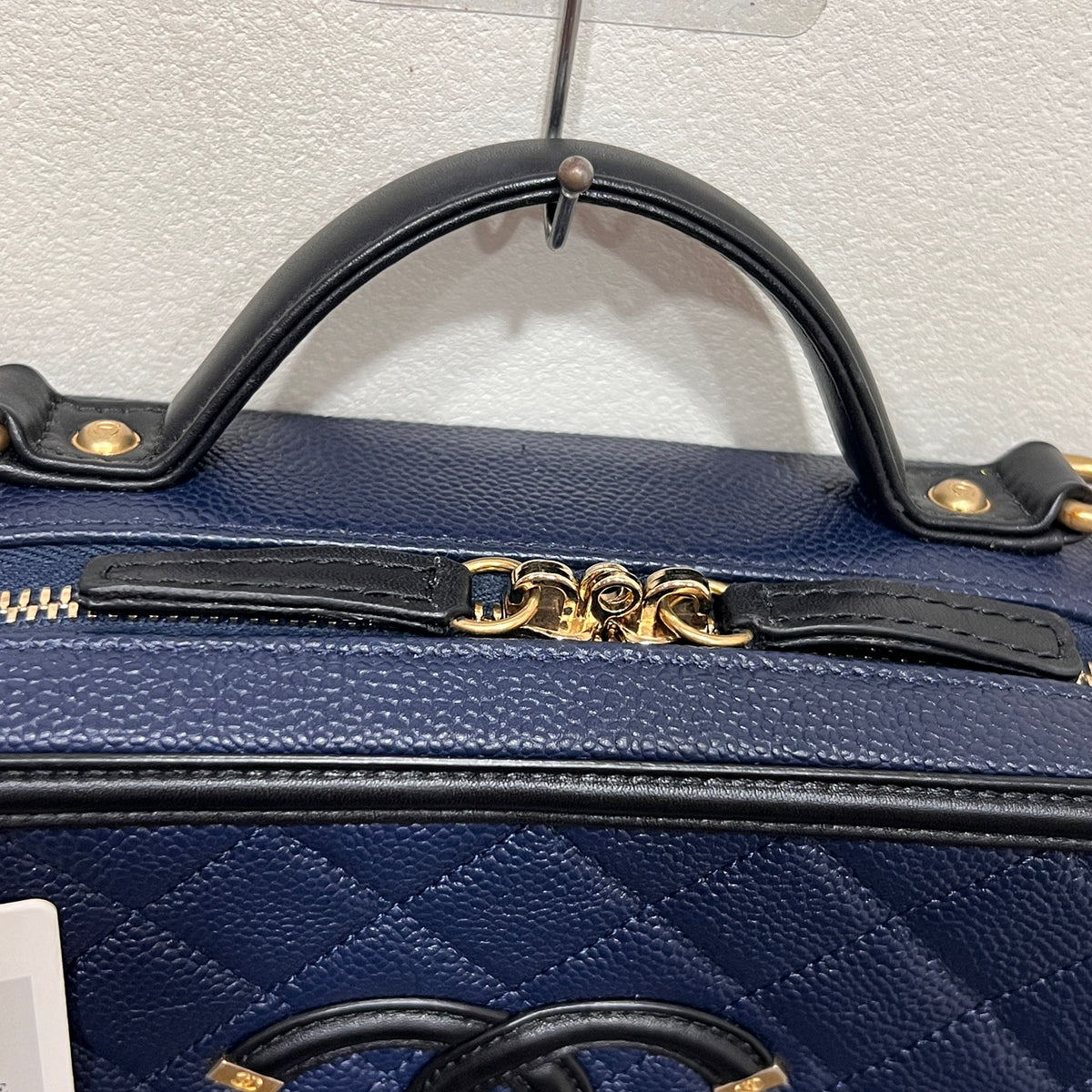 CHANEL CC Filigree Vanity Case Quilted Caviar Medium