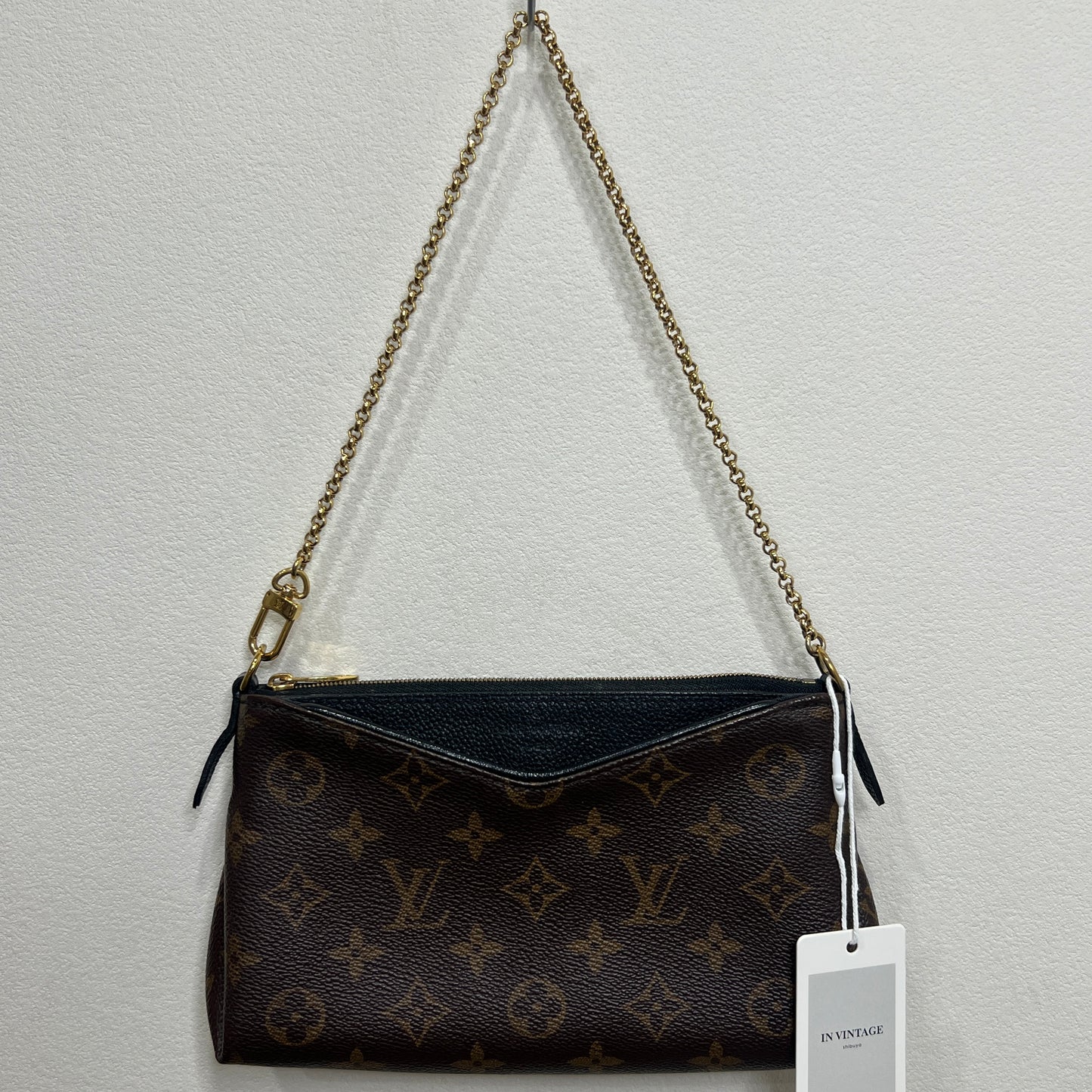 LOUIS VUITTON Pallas Clutch Black